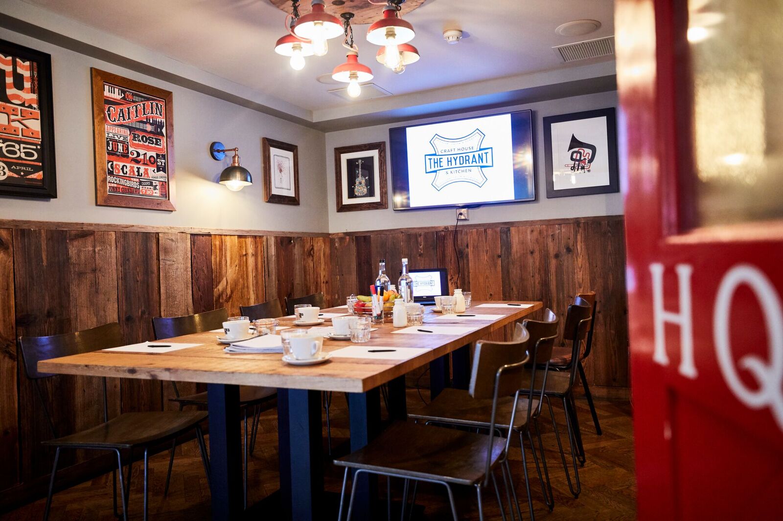 Intimate meeting room with rustic decor, ideal for team gatherings and presentations.