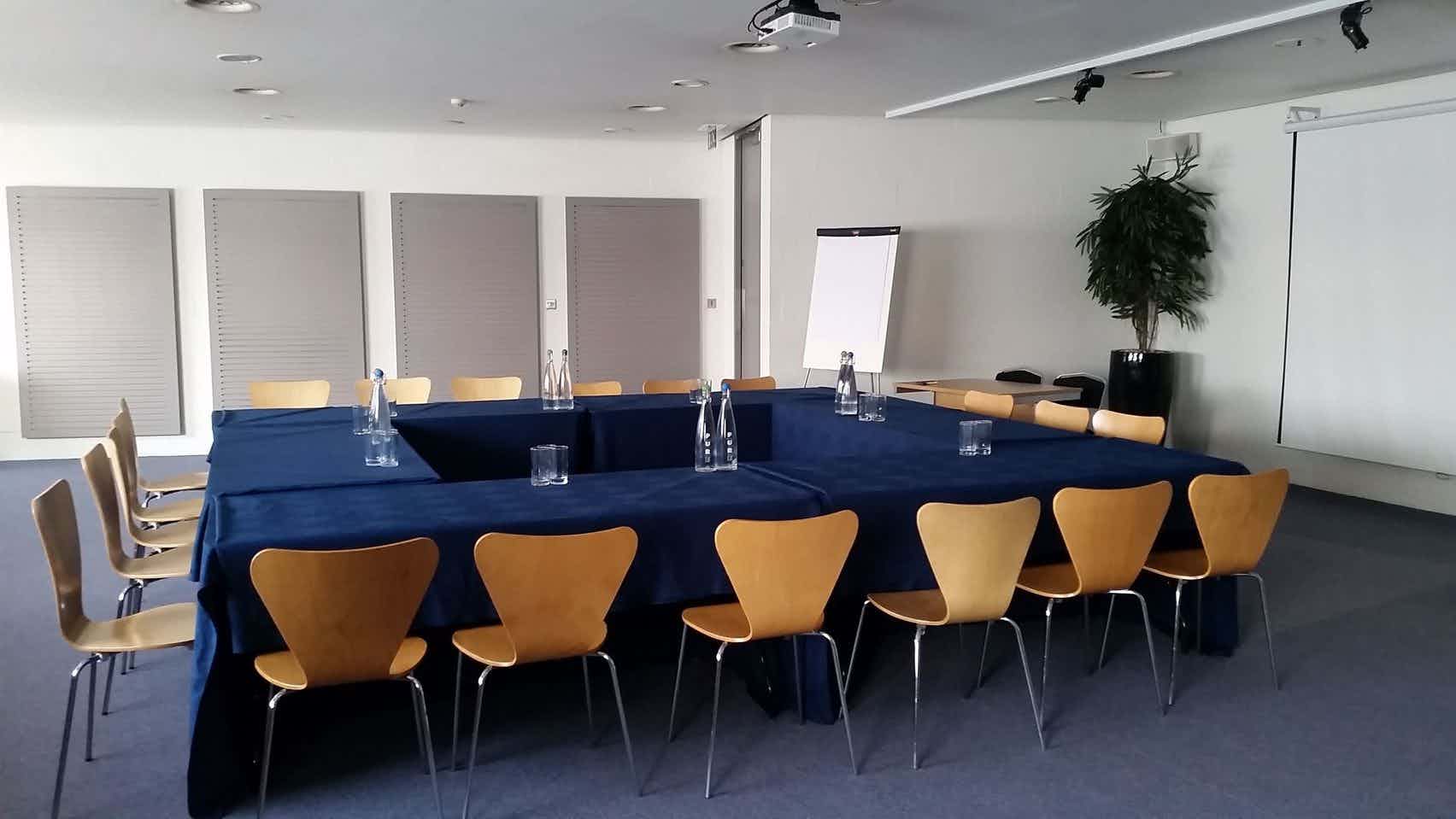 U-shaped meeting room at Bristol Aquarium, ideal for workshops and collaborative discussions.