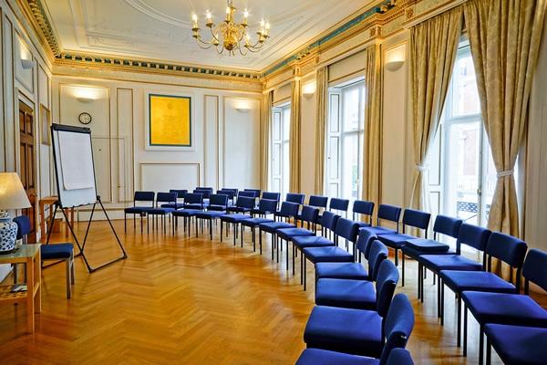MacLaren Hall at Mandeville Hotel: elegant meeting room for training or brainstorming sessions.