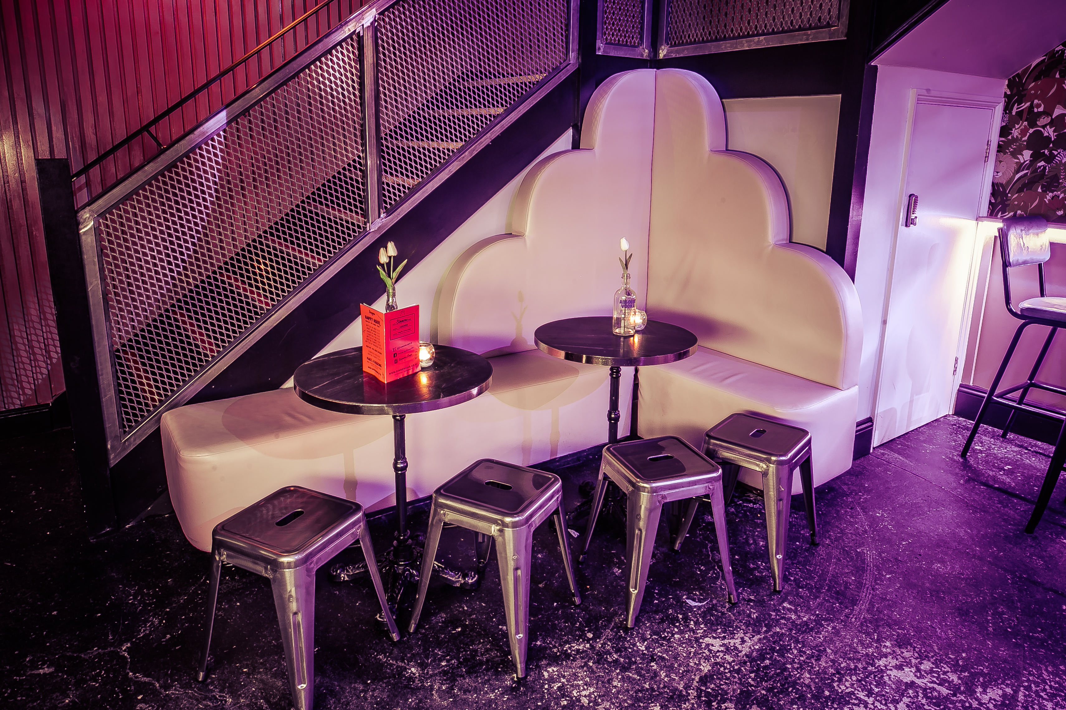 Stylish lounge area in Simmons Monument, perfect for networking events and meetings.