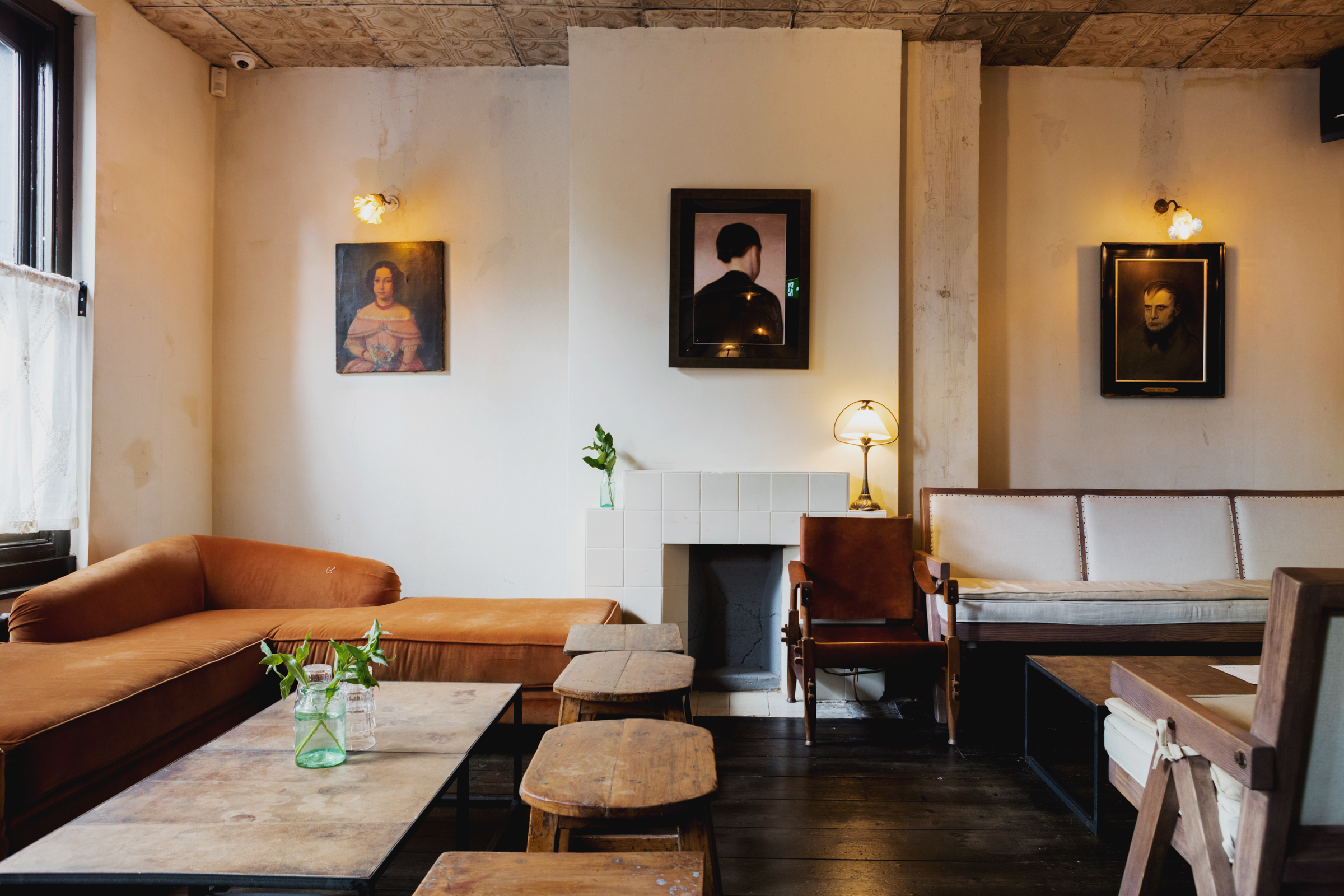 Cozy meeting space in Martello Hall with vintage decor, ideal for creative gatherings.