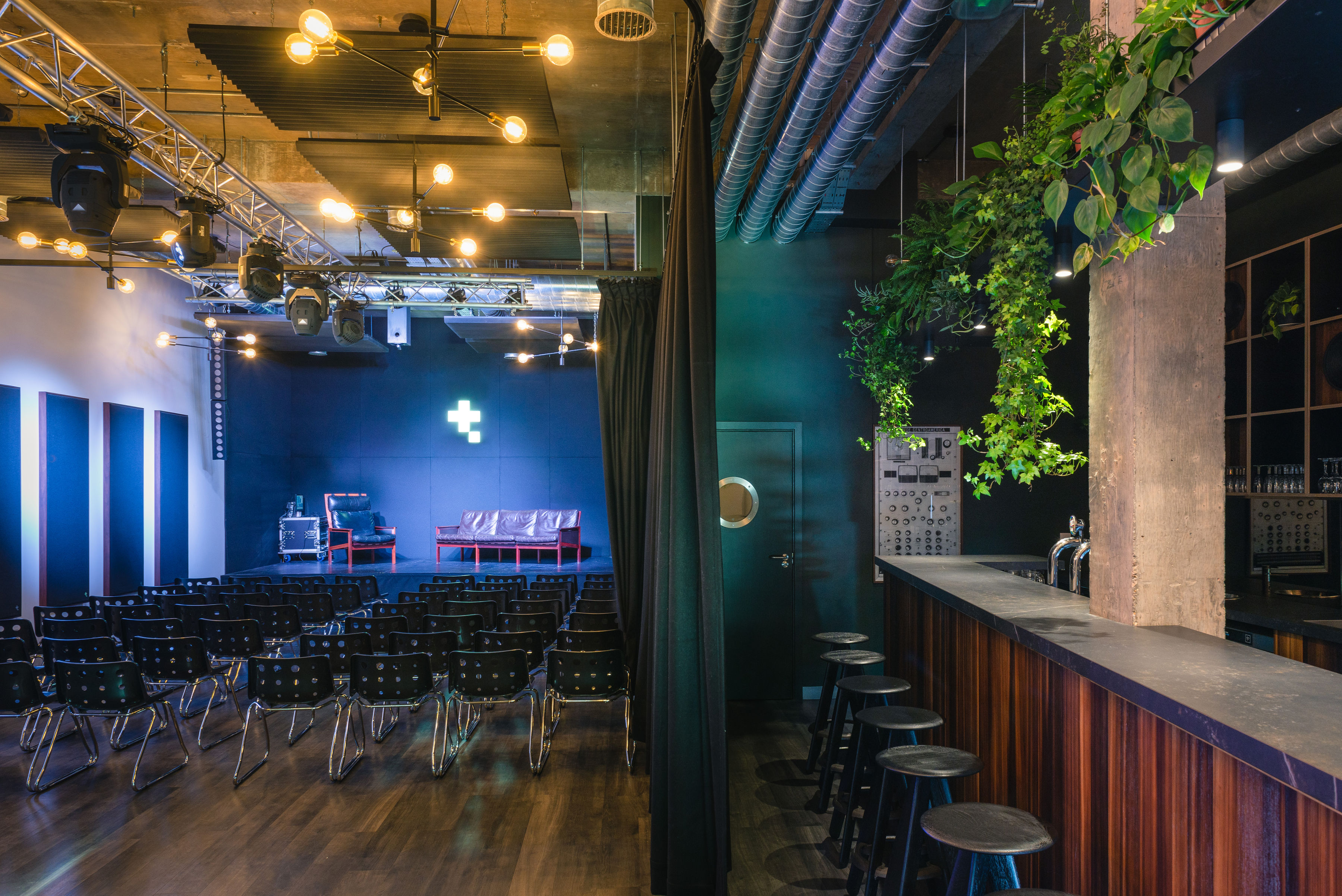 Whole Venue - cdosq2adkuw.jpg