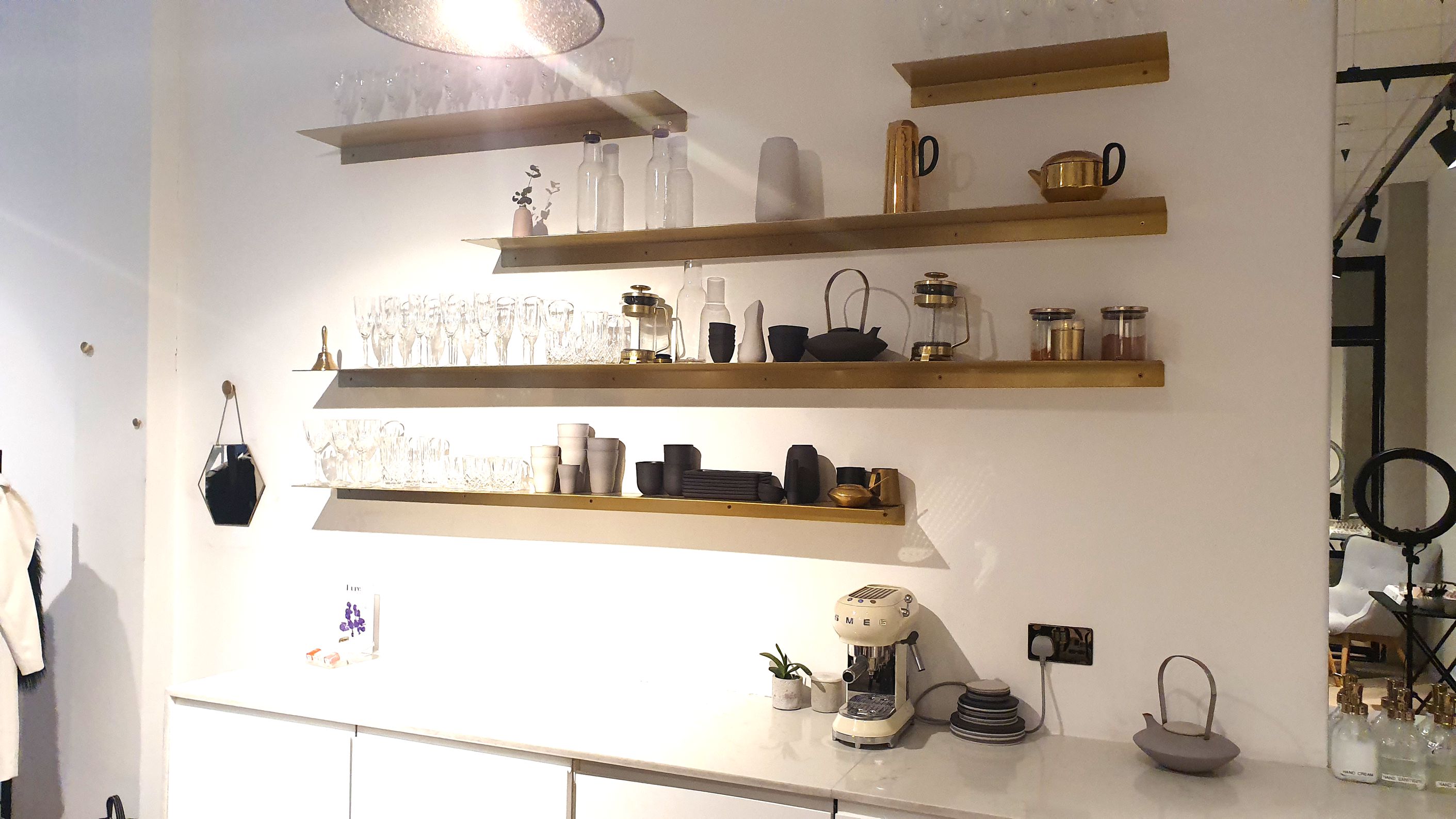 Elegant beverage station in SMUK Belgravia, perfect for upscale events and meetings.