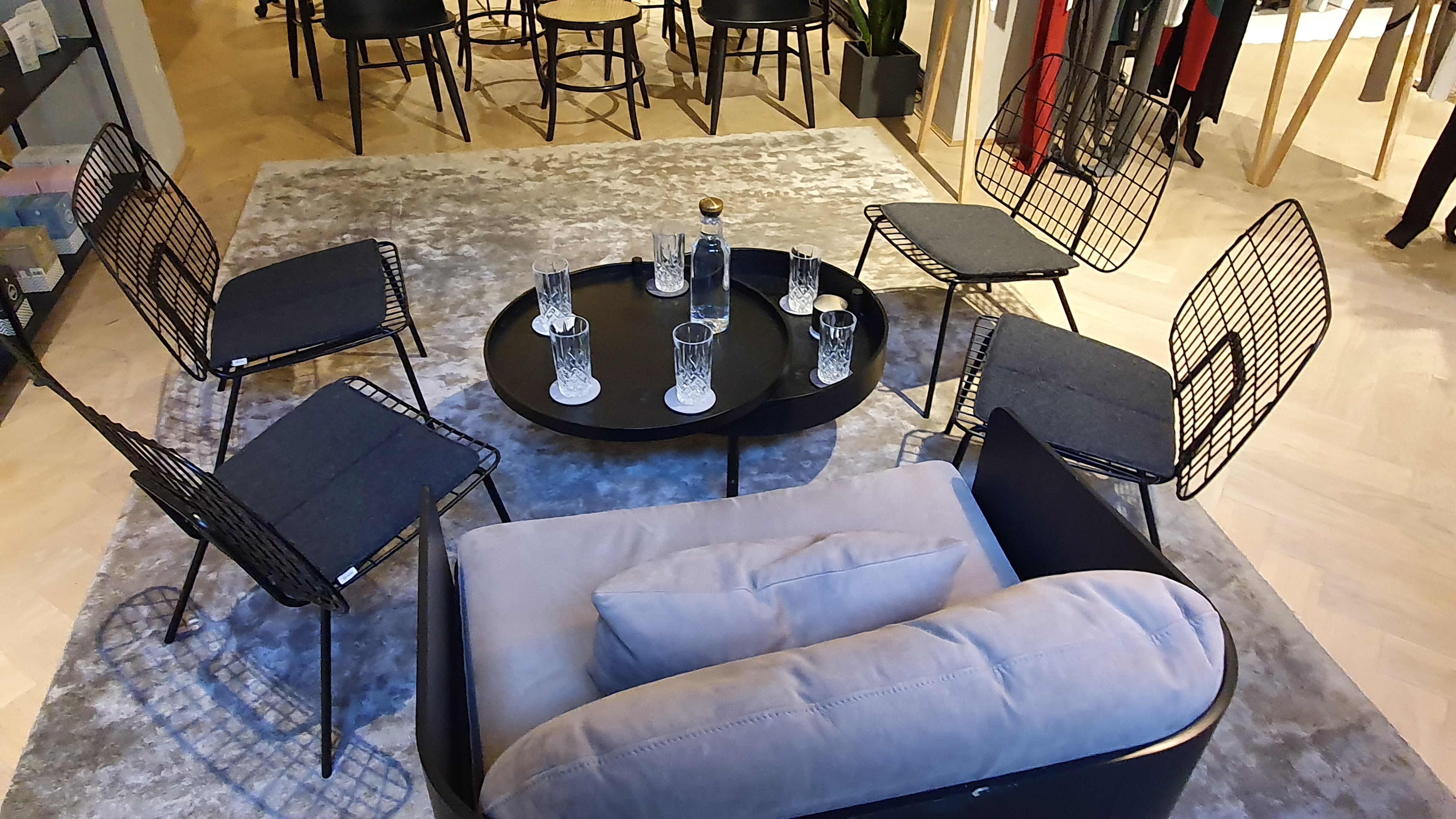 Stylish meeting space in SMUK Belgravia for casual networking and brainstorming events.