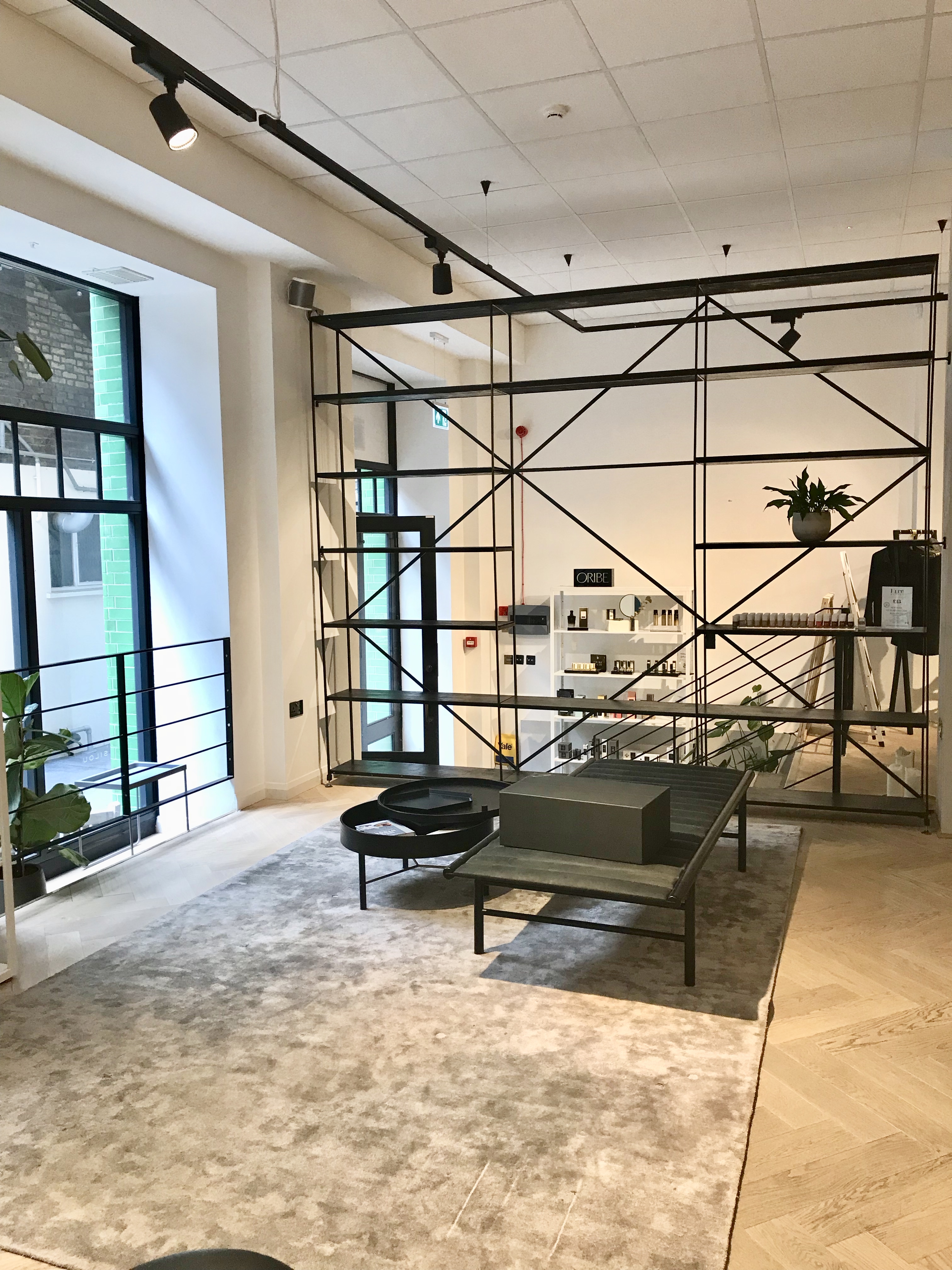 Modern minimalist event space in SMUK Belgravia, ideal for meetings and workshops.