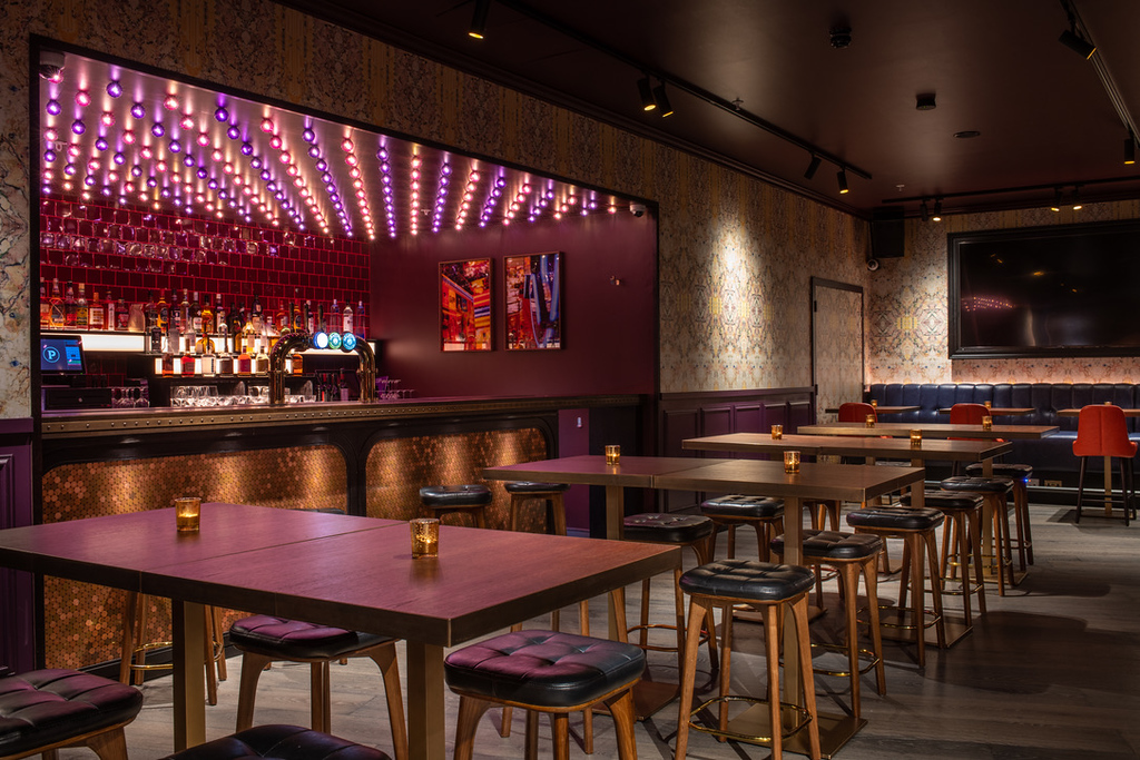 Stylish event space at Puttshack Bank with modern bar, perfect for networking and gatherings.