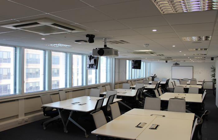 Modern meeting room in Hawk Training, perfect for collaborative events and presentations.