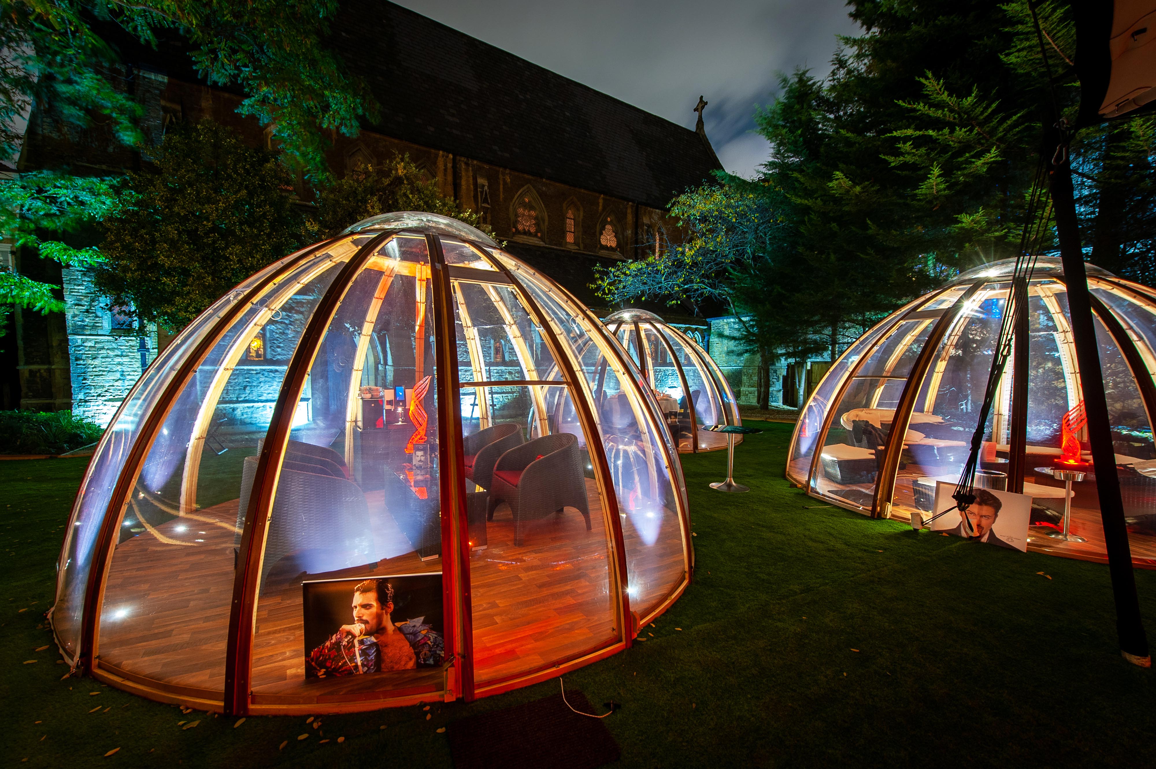 Transparent domes for unique outdoor events, perfect for networking and gatherings.