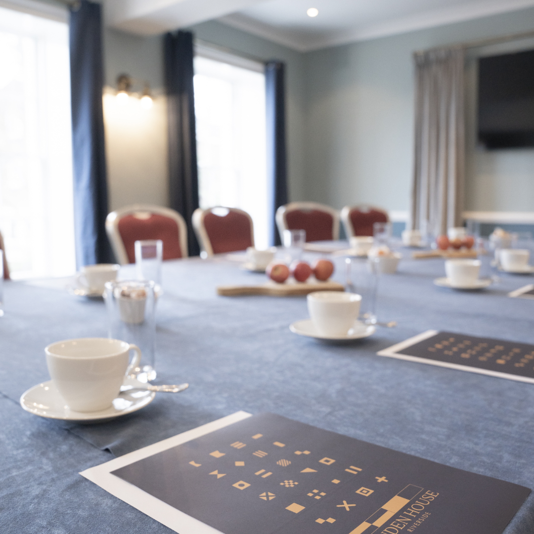 COMMODORES ROOM - 2qk5v4kvtmw.jpg