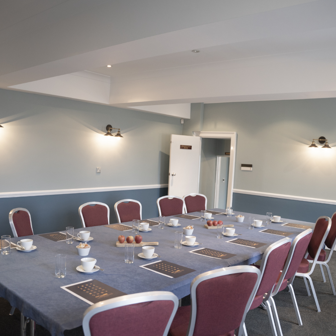 Commodores Room at Linden House: elegant meeting space for corporate events and workshops.