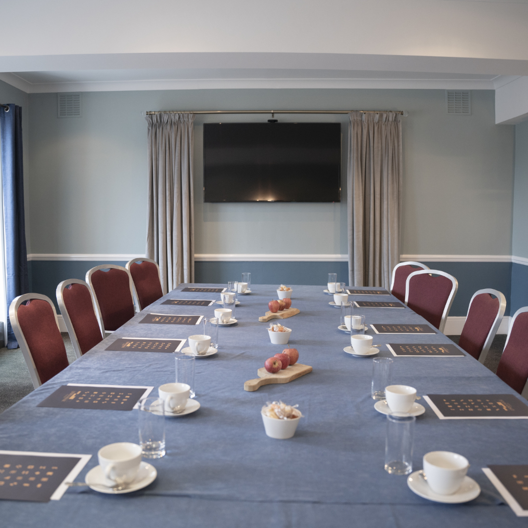 COMMODORES ROOM - iqqrlwjxjxw.jpg