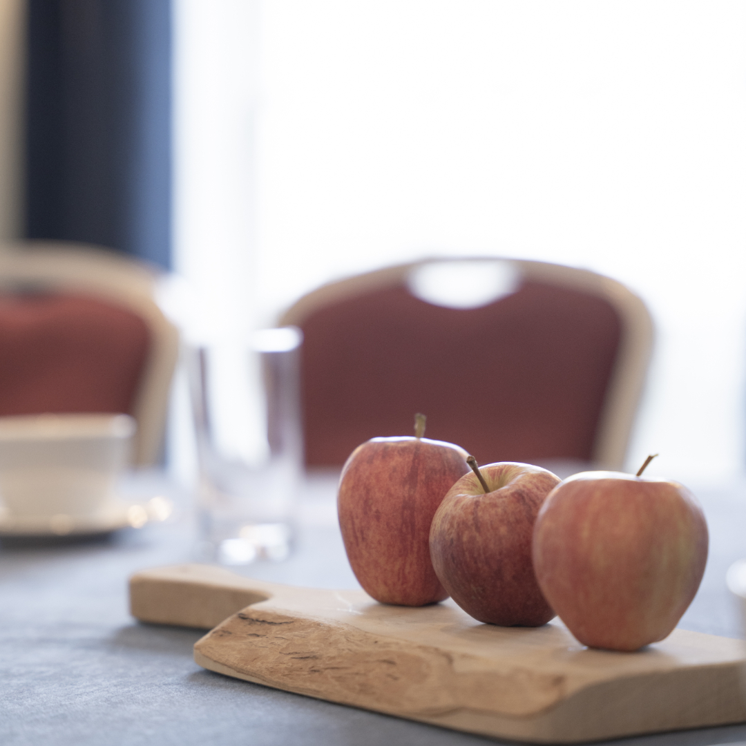 COMMODORES ROOM - waiv4yut4zg.jpg