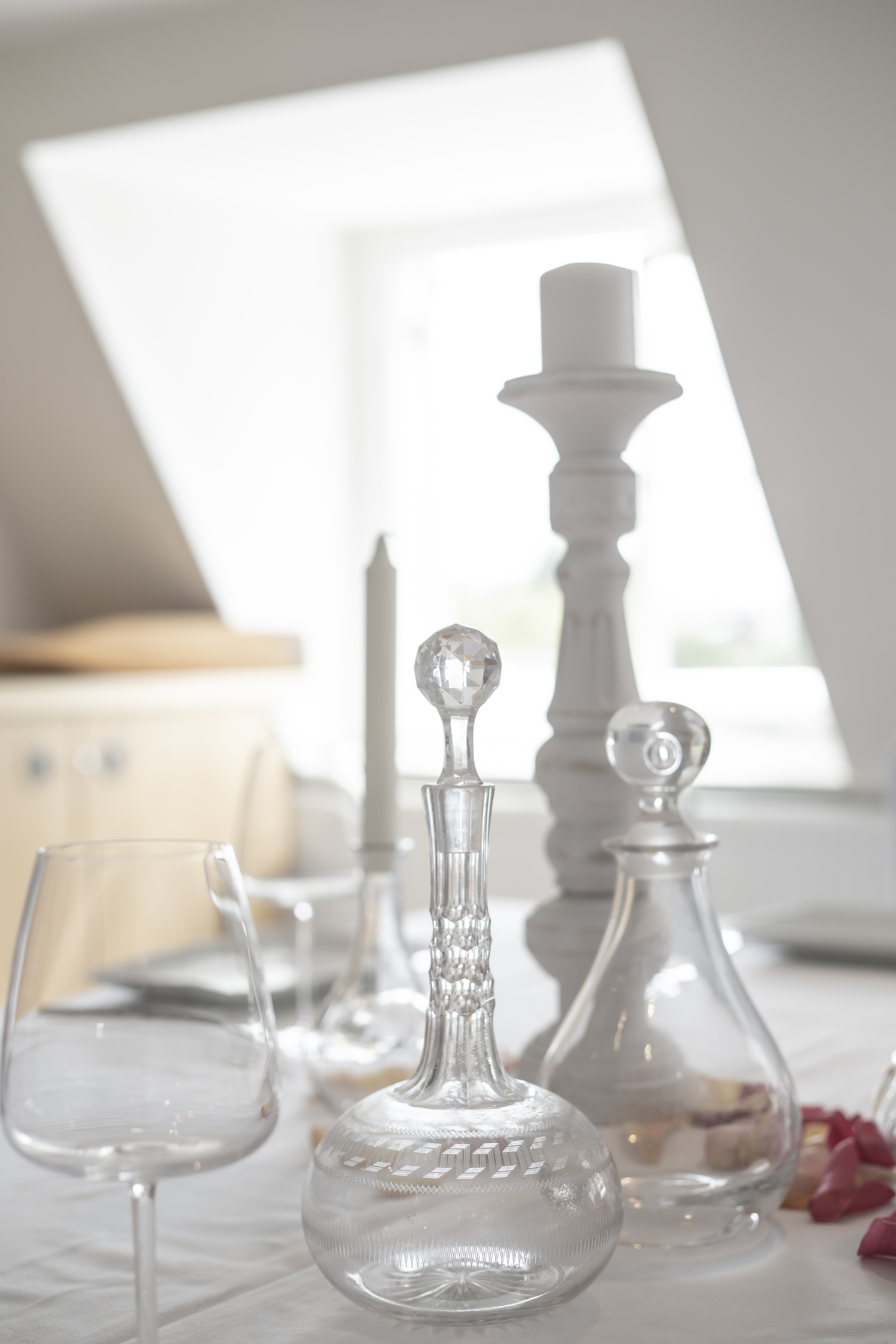 Elegant boardroom table with crystal glassware for upscale events in Linden House.