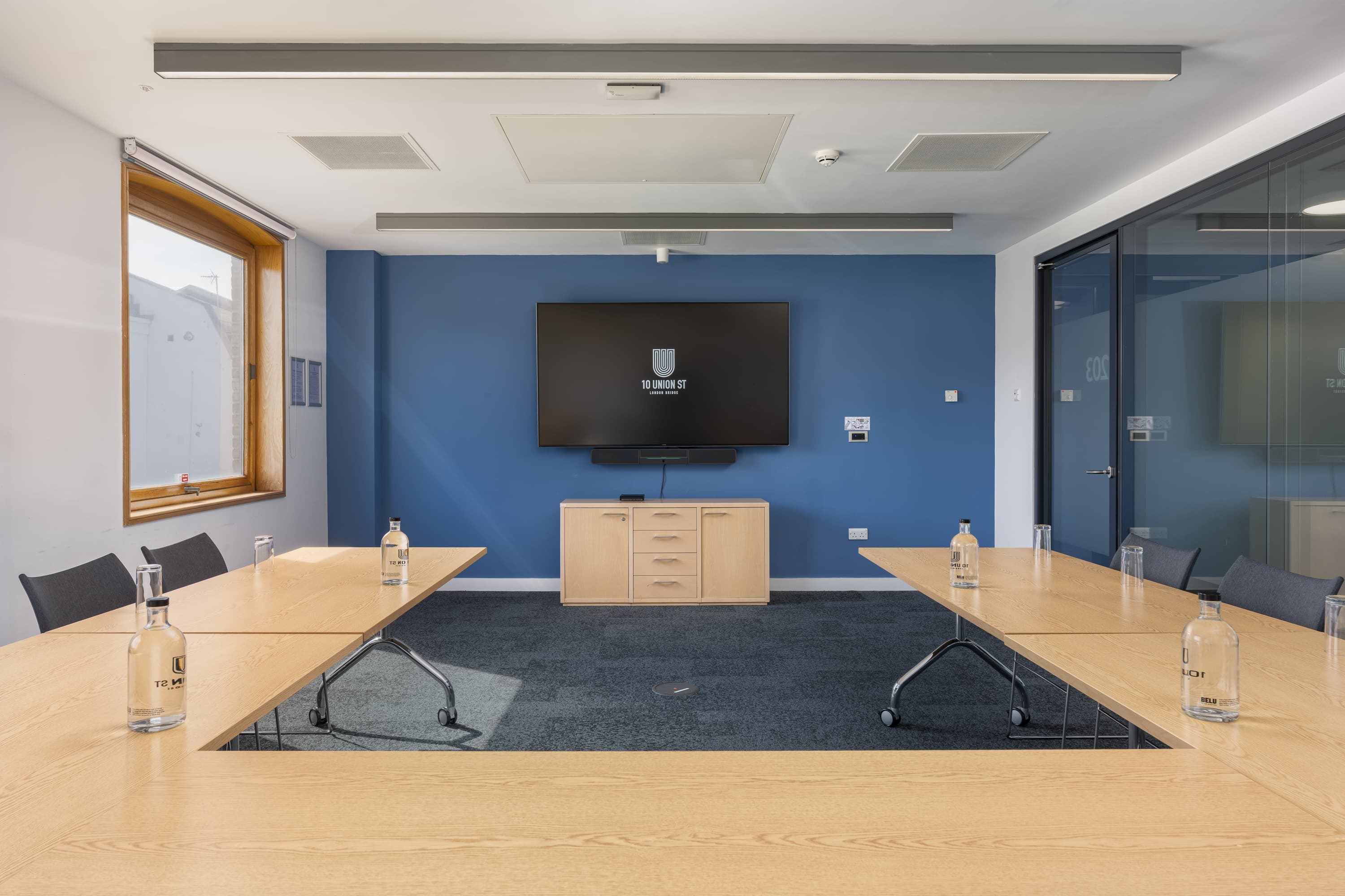 U-shaped meeting room in Union Street featuring AV equipment for professional corporate events.
