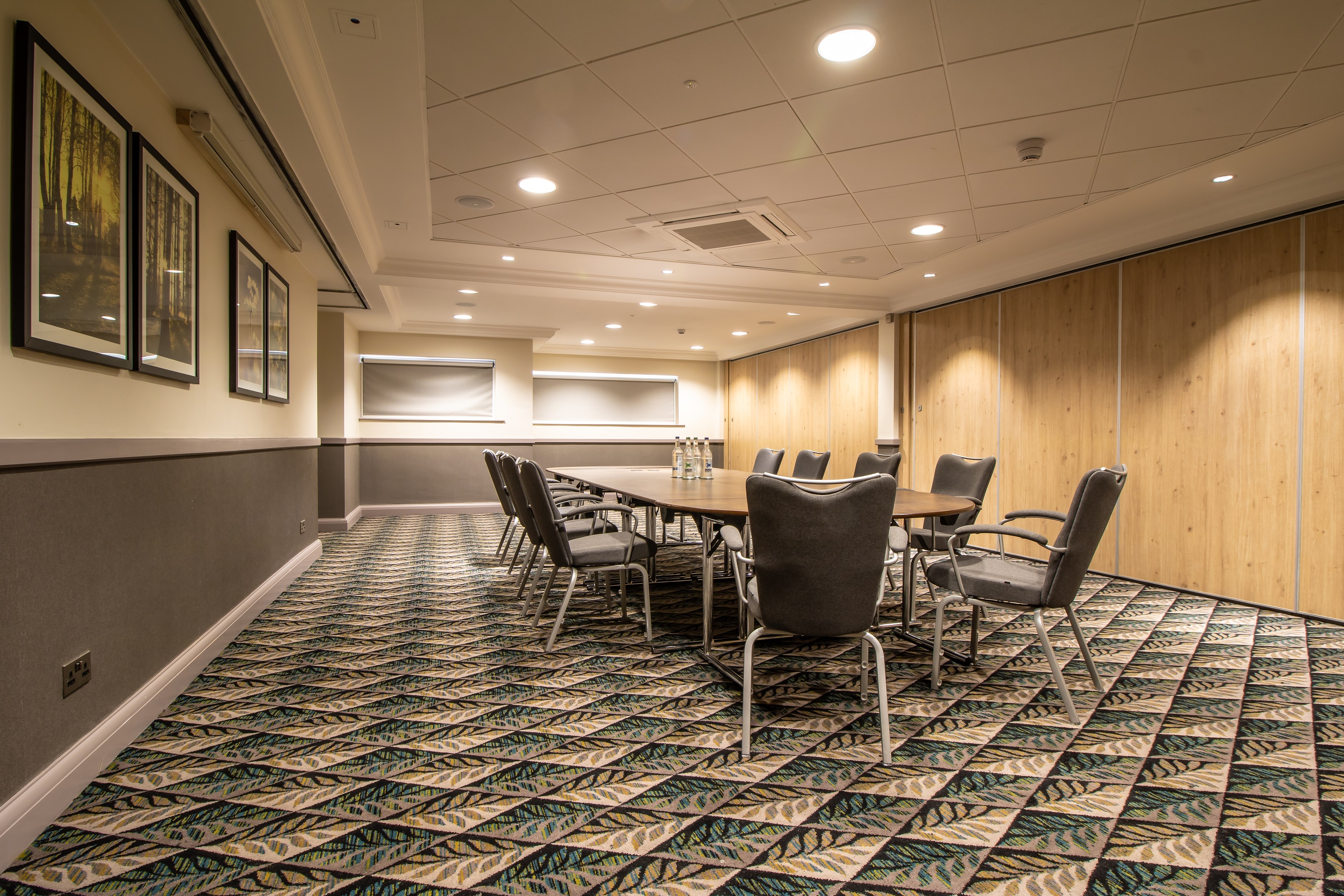 Oadby Suite meeting room at Holiday Inn Leicester, ideal for workshops and board meetings.