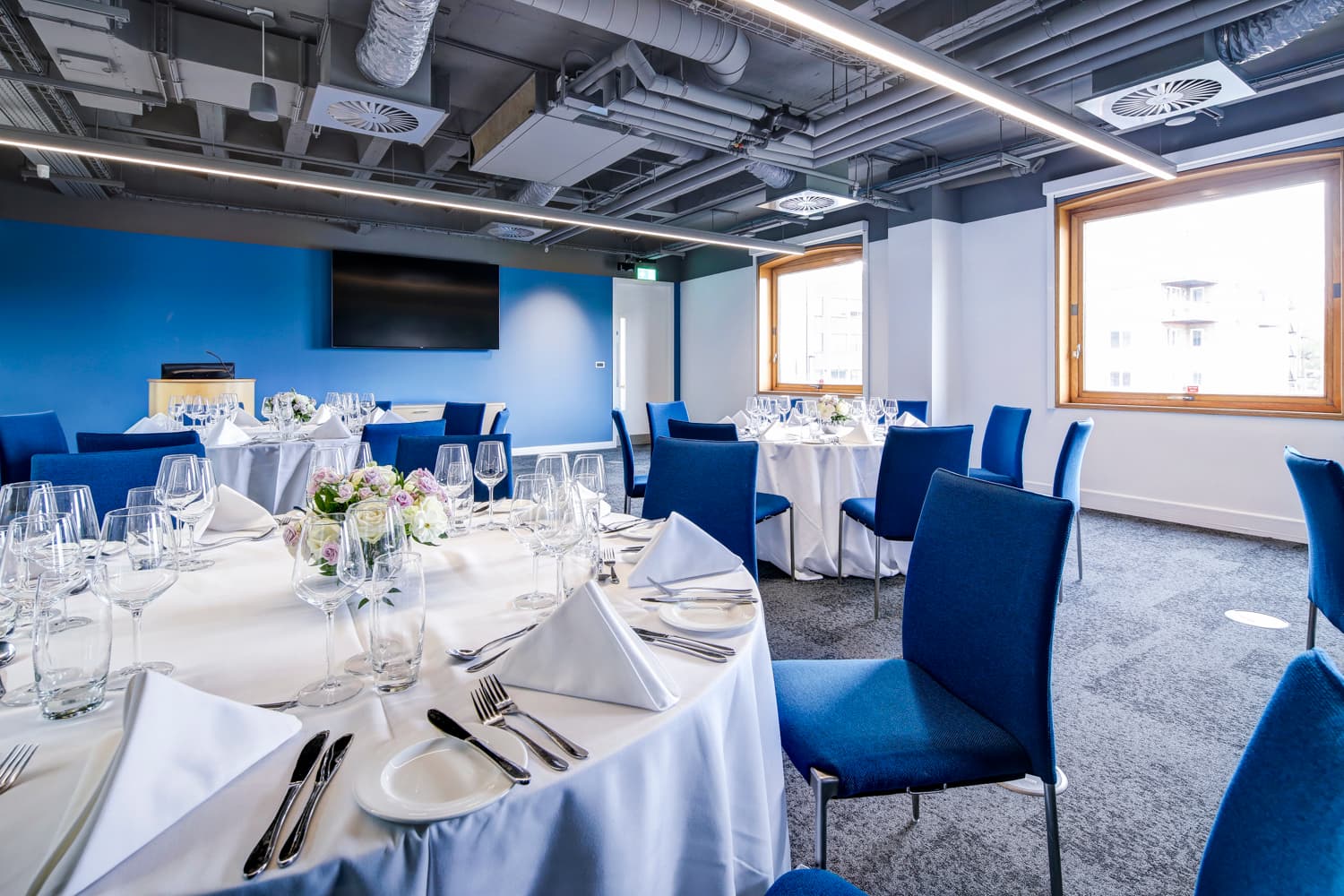Elegant meeting room with round tables, ideal for corporate events and receptions.
