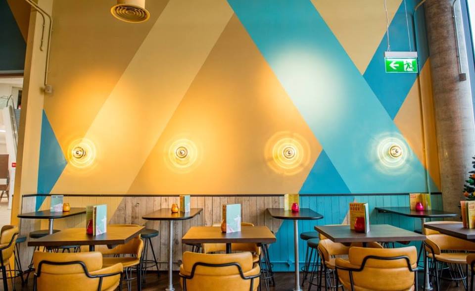 Vibrant café venue in Las Iguanas Brighton, perfect for networking events and meetings.