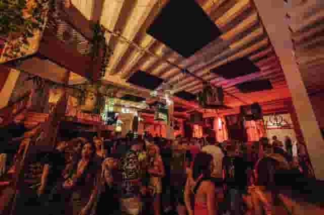 90 Bar & Kitchen