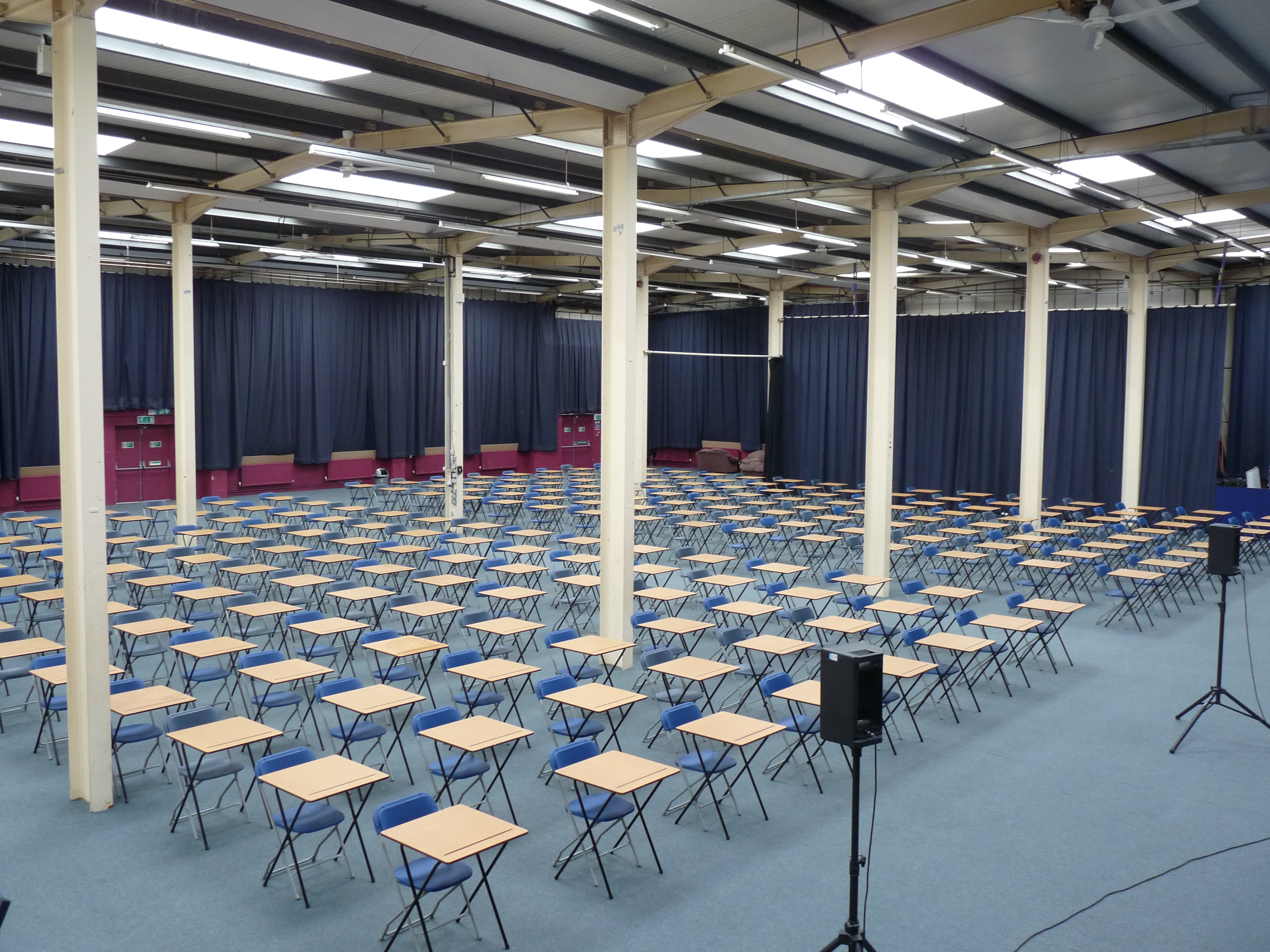 Cotswold Hall in Oxford, spacious venue for conferences with high ceilings and ample lighting.