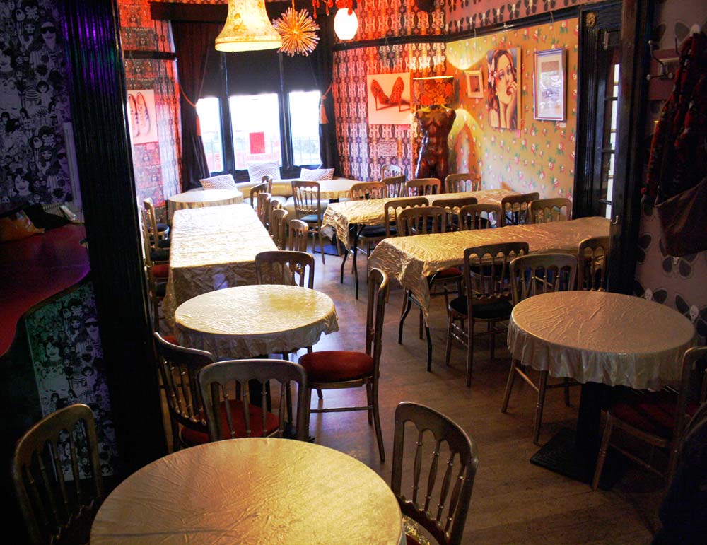 Cozy meeting room at Hotel Pelirocco, perfect for intimate gatherings and events.