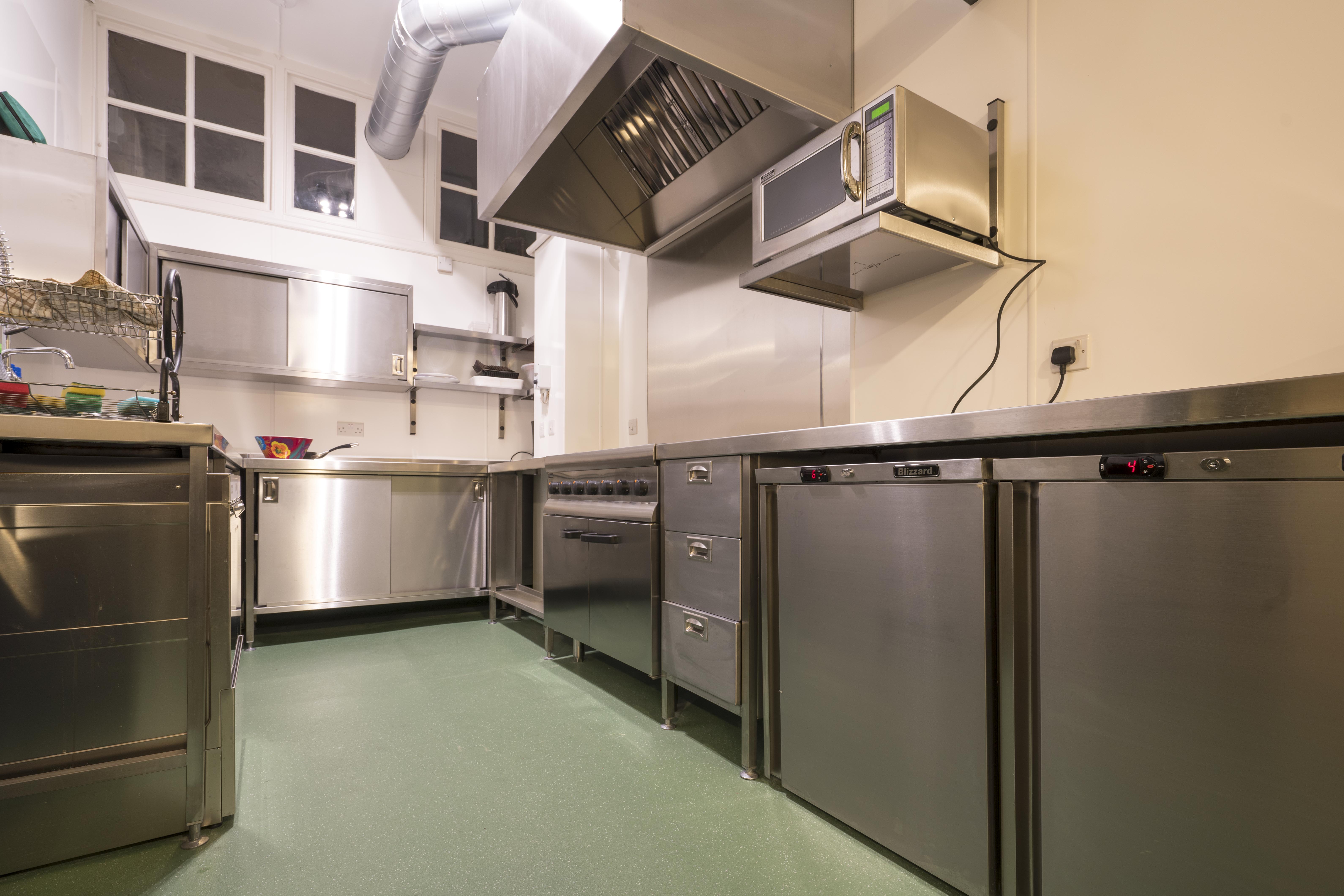 Commercial Kitchen - qwrcrg3bdpb.jpg