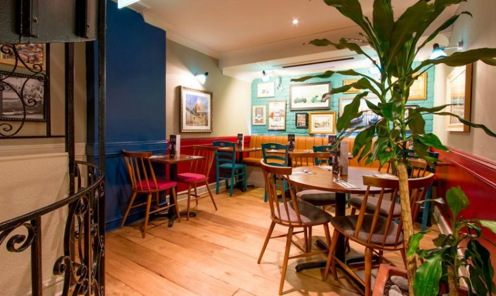 Cozy venue in Bella Italia London, perfect for small meetings and gatherings.
