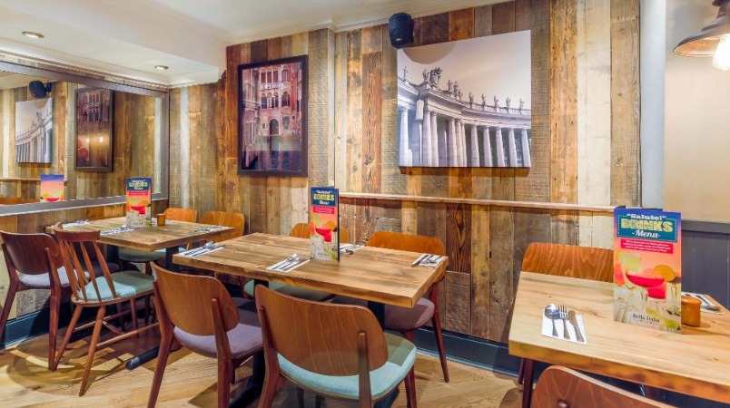 Cozy dining space at Bella Italia London, ideal for small meetings and events.