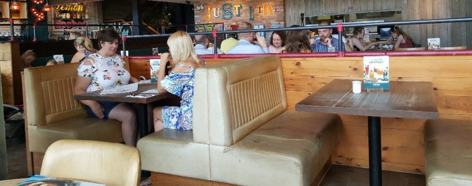 Casual dining booth at Bella Italia Bristol, perfect for networking and team-building events.
