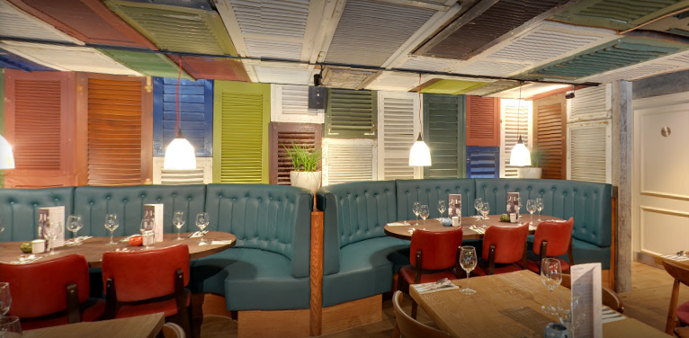 Vibrant restaurant interior at Bella Italia Bristol Abbeywood, ideal for events and gatherings.