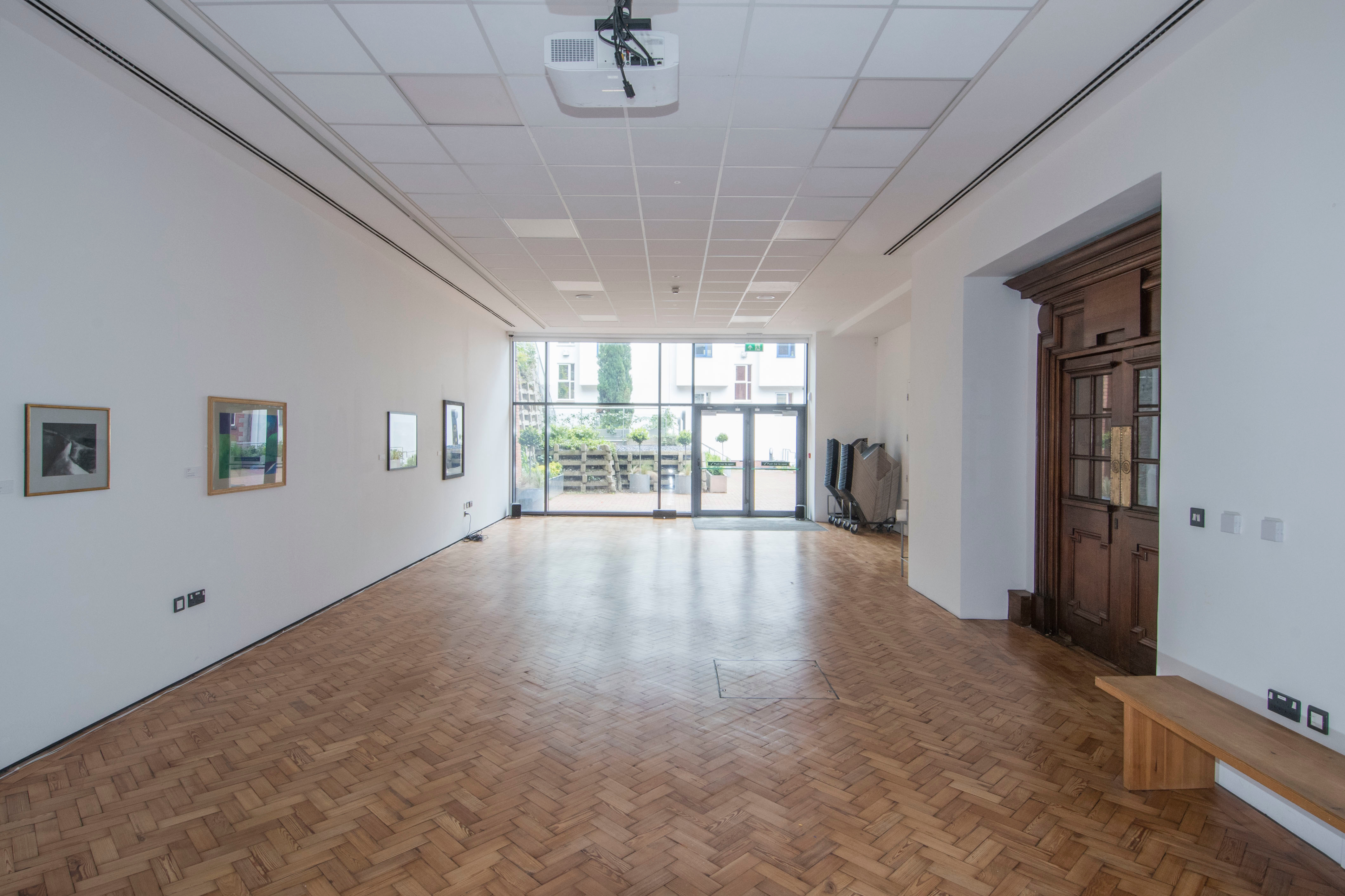 Spacious lecture theatre with natural light, ideal for meetings and art exhibitions.