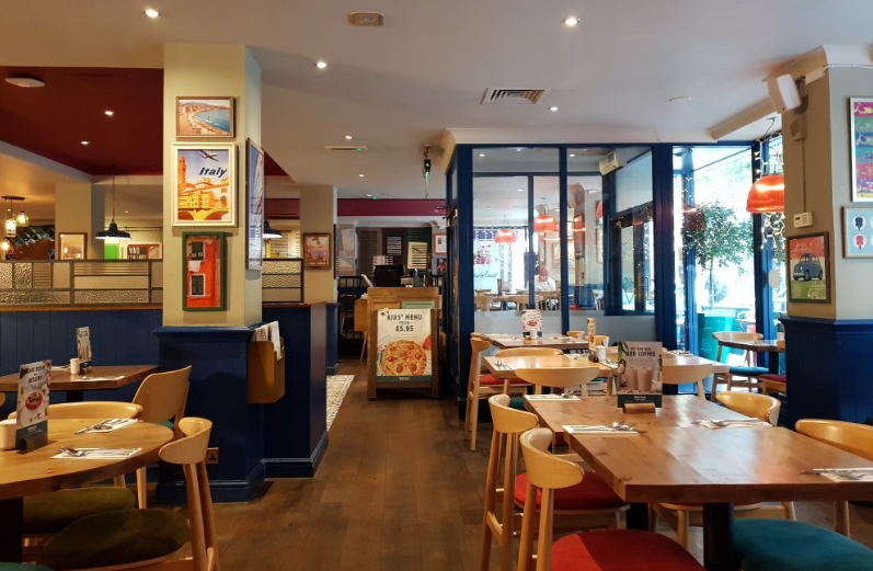 Cozy restaurant venue in Bella Italia Southampton for informal meetings and small events.