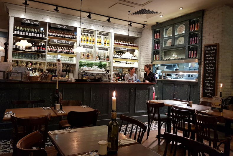 Cozy restaurant venue in Bella Italia Edinburgh, perfect for intimate gatherings and events.