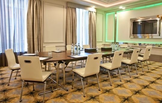 Jonathan Aiken Room, Belfast: modern meeting space with natural light for corporate events.