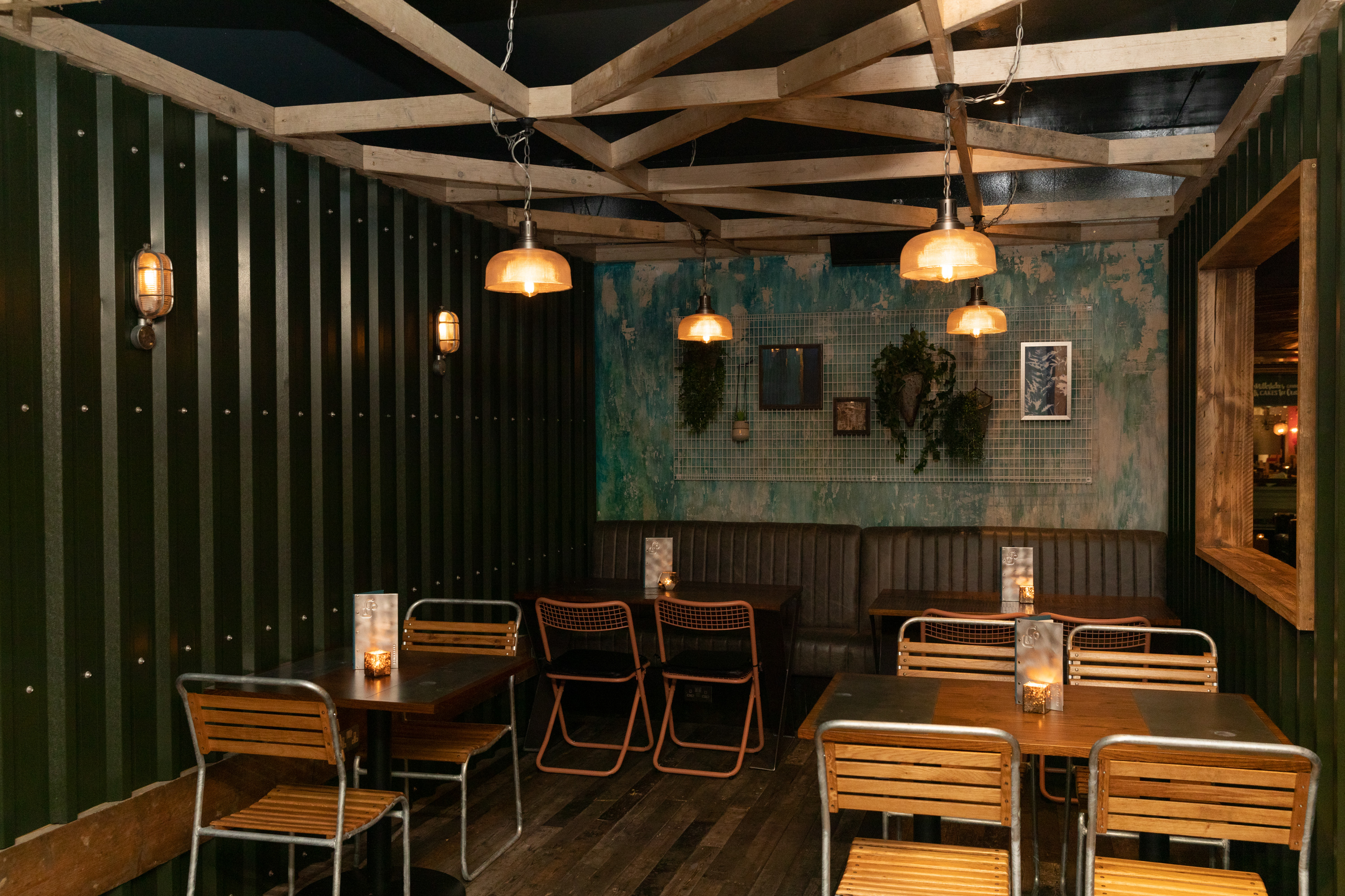 Cozy rustic meeting space with wooden tables for creative workshops and gatherings.