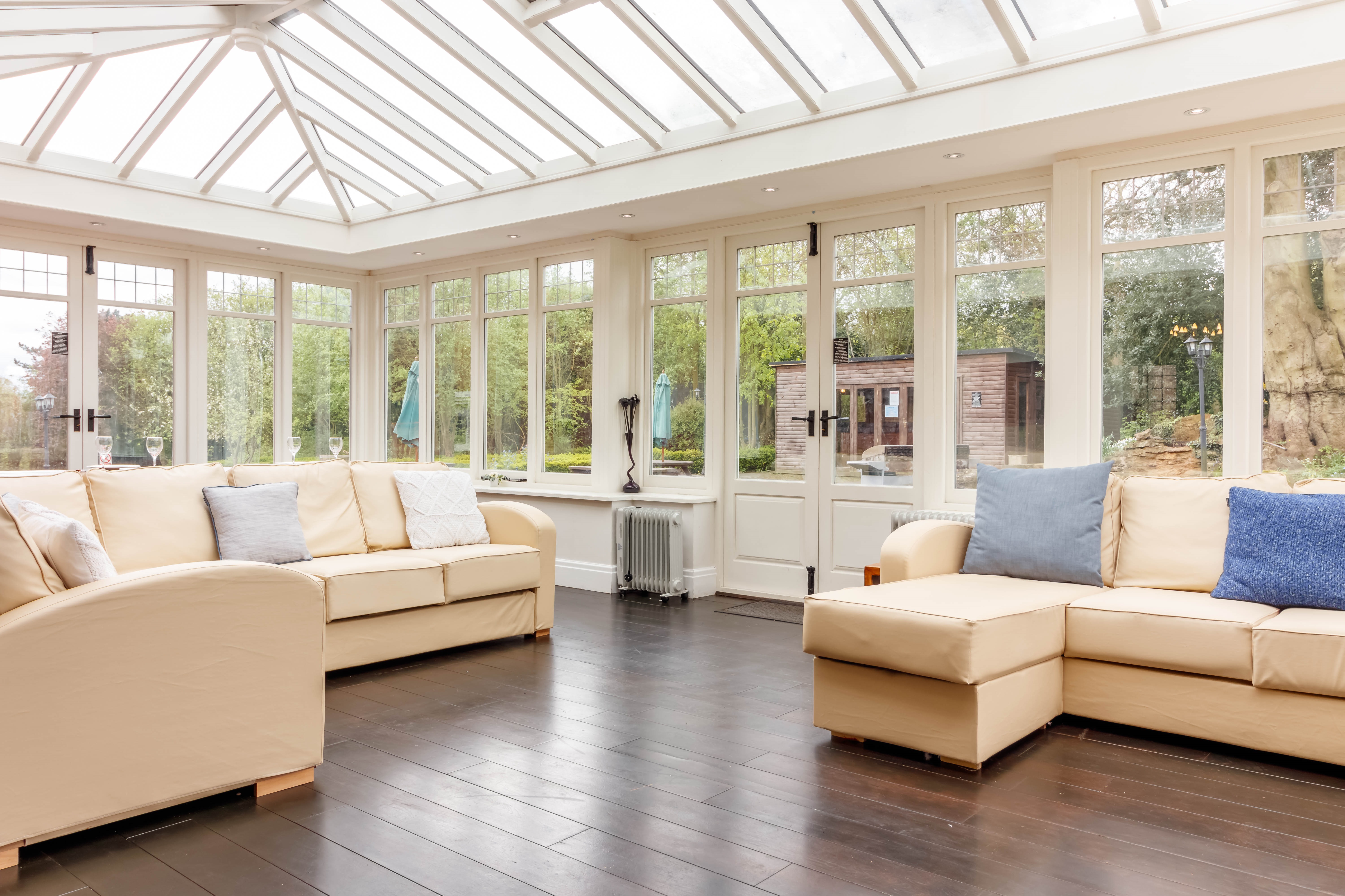 Exclusive Hire - dyxtzv0ceu5.jpg