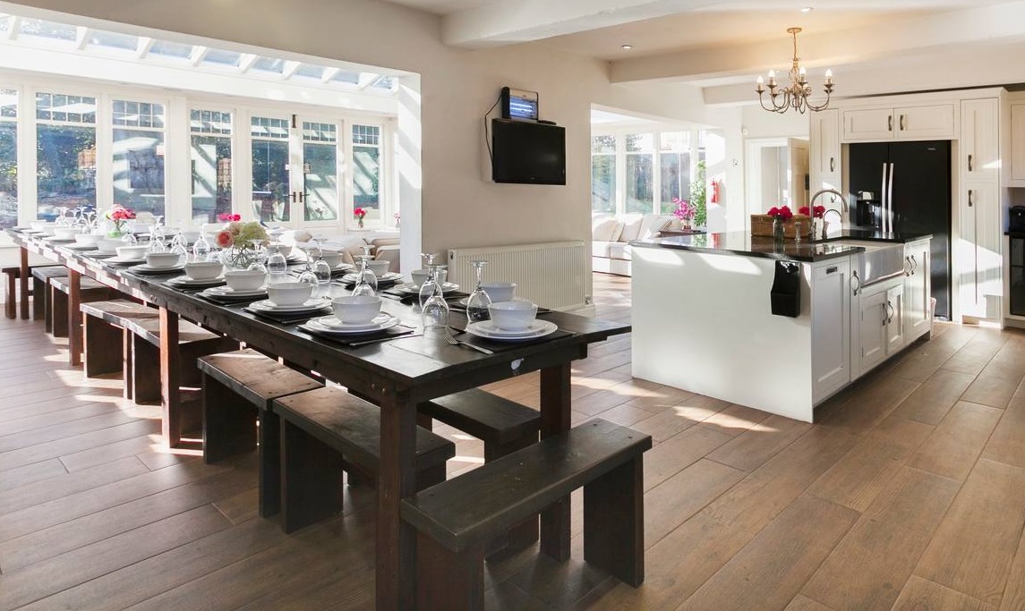 Exclusive Hire - 0s2jfeywtbt.jpg