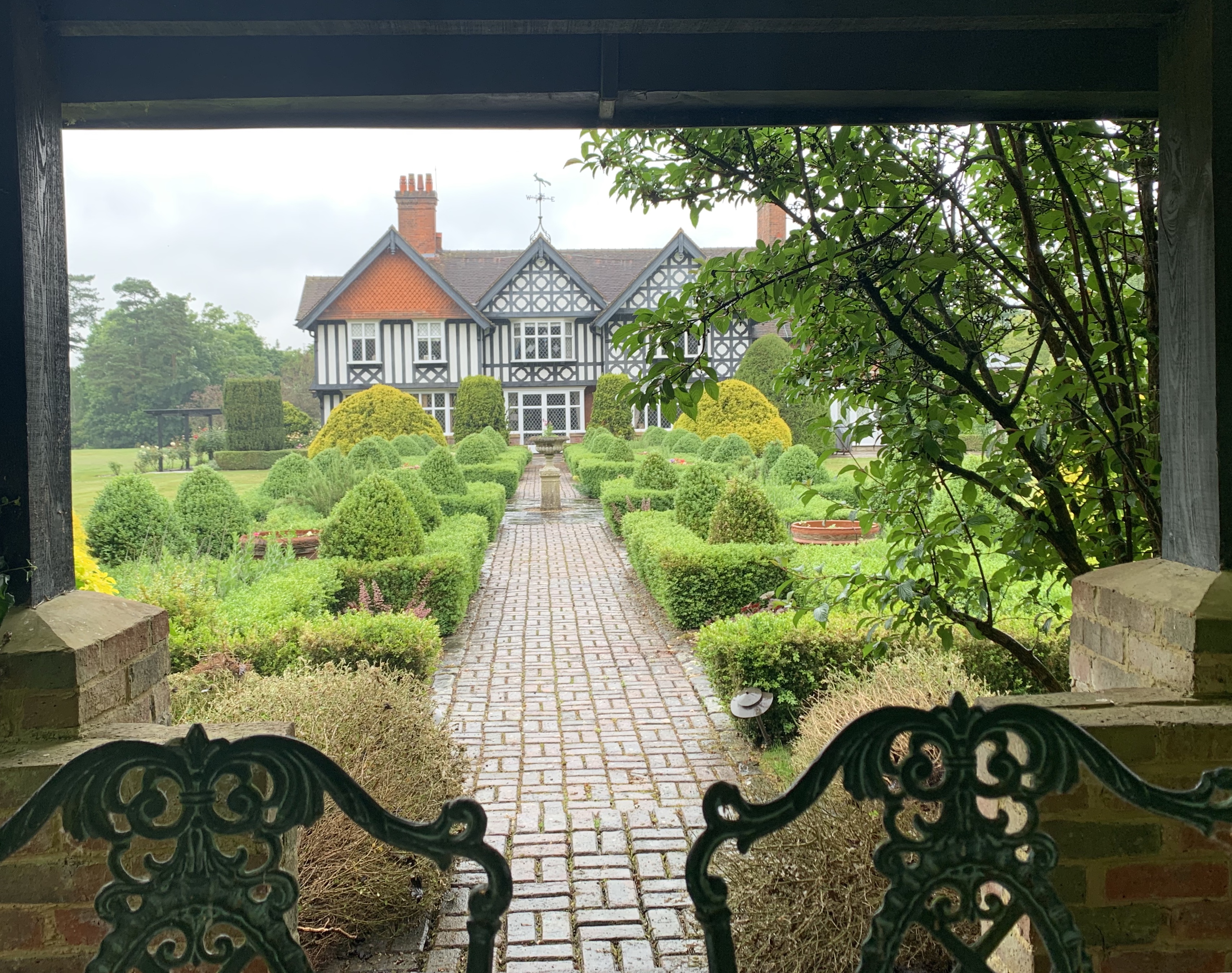 Beautiful gardens at Foxlea Manor, ideal for weddings and corporate retreats.