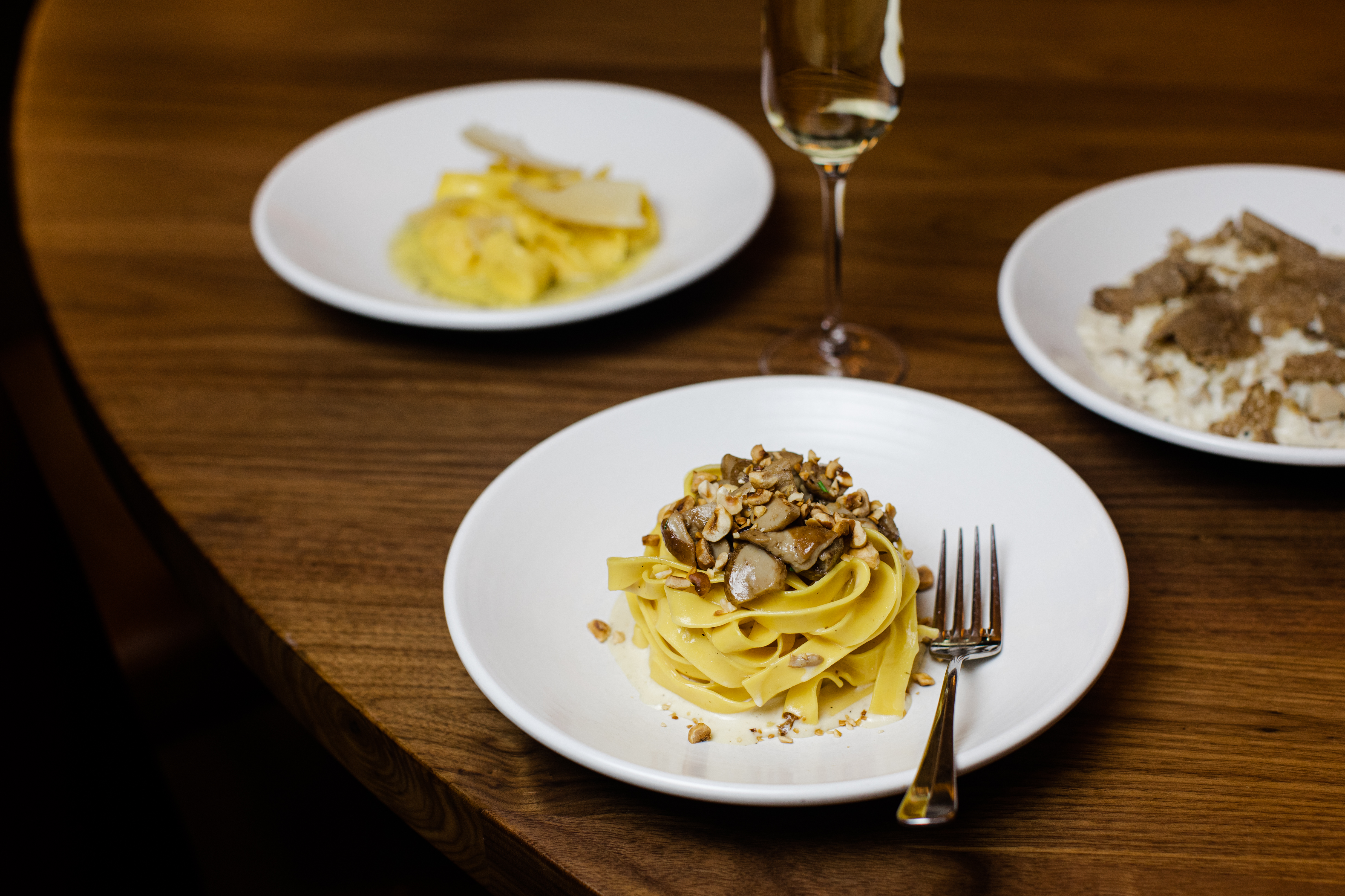 Elegant dining setup with gourmet pasta for upscale corporate events in Sette.
