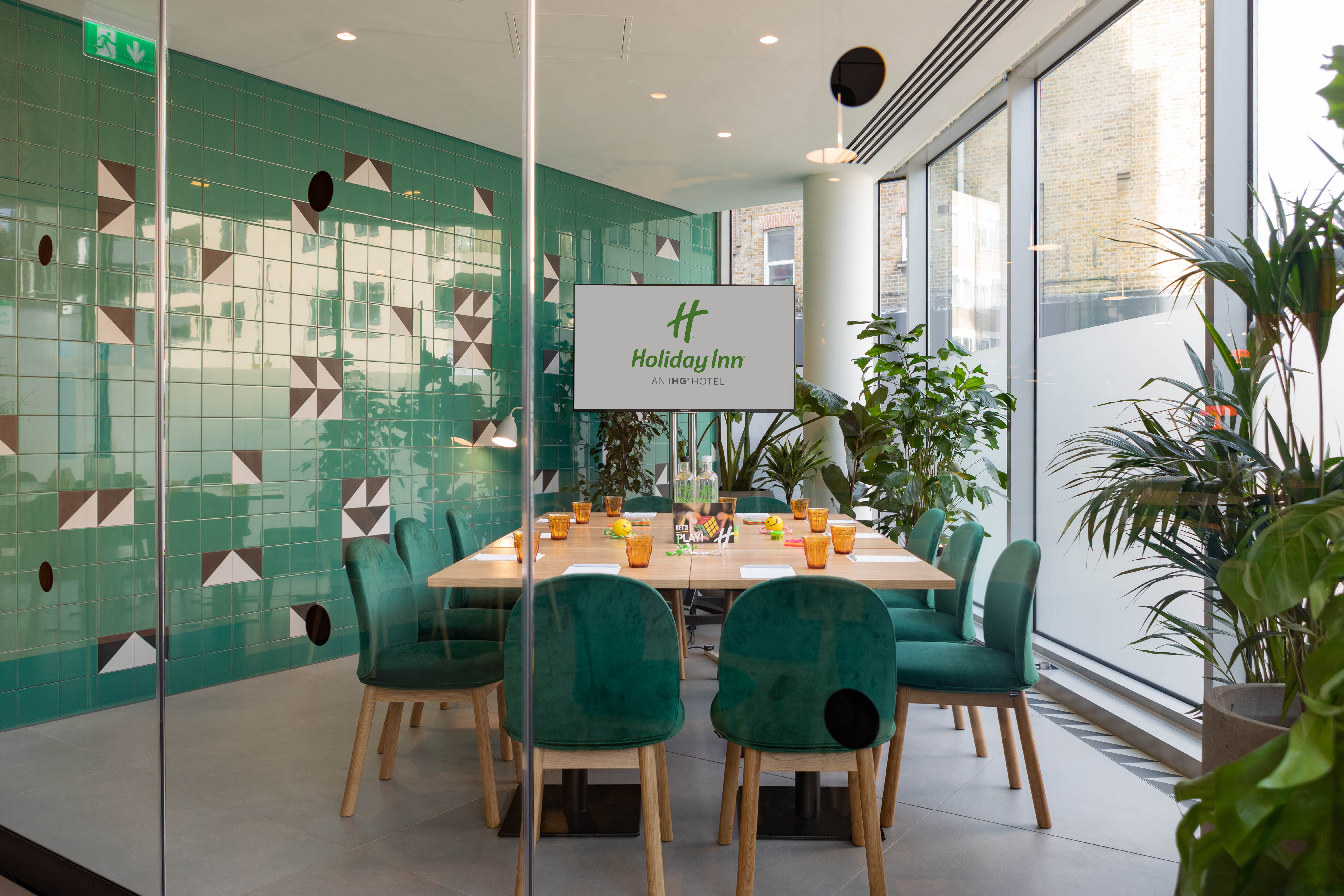Modern Green Room at Holiday Inn London Whitechapel, ideal for meetings and conferences.