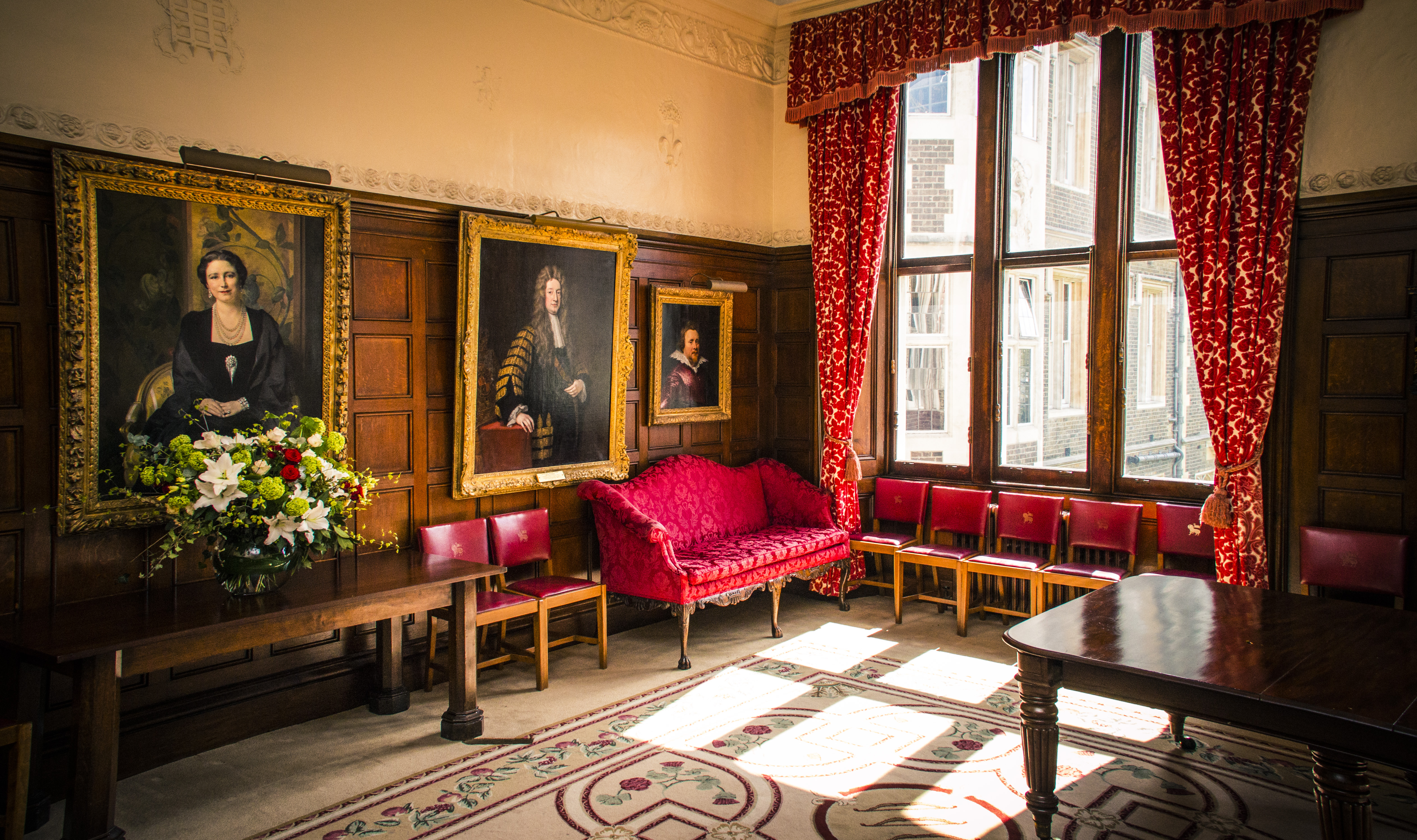 Queen's Room - gts3eabsty5.jpg