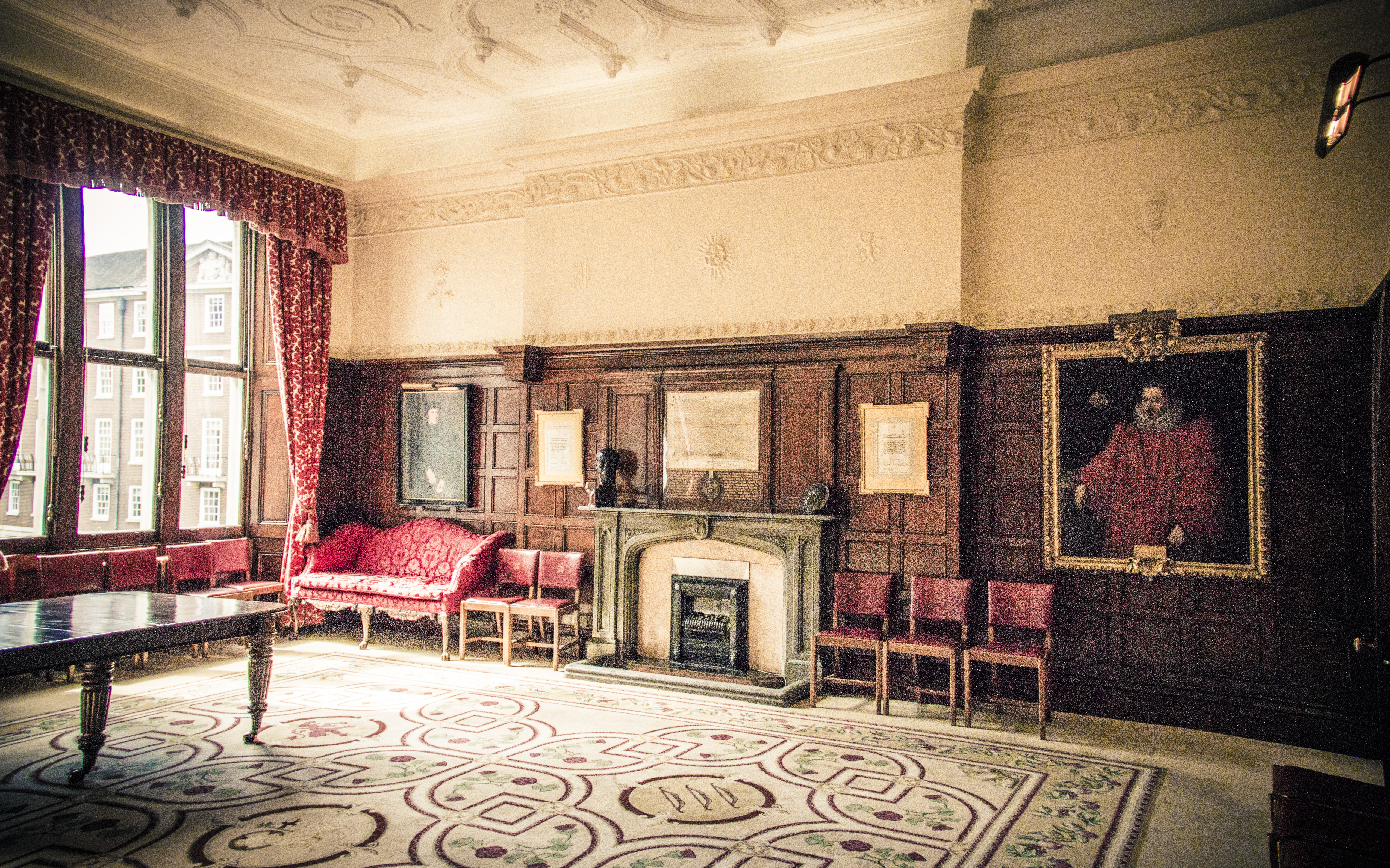 Queen's Room - xofisvg4fys.jpg