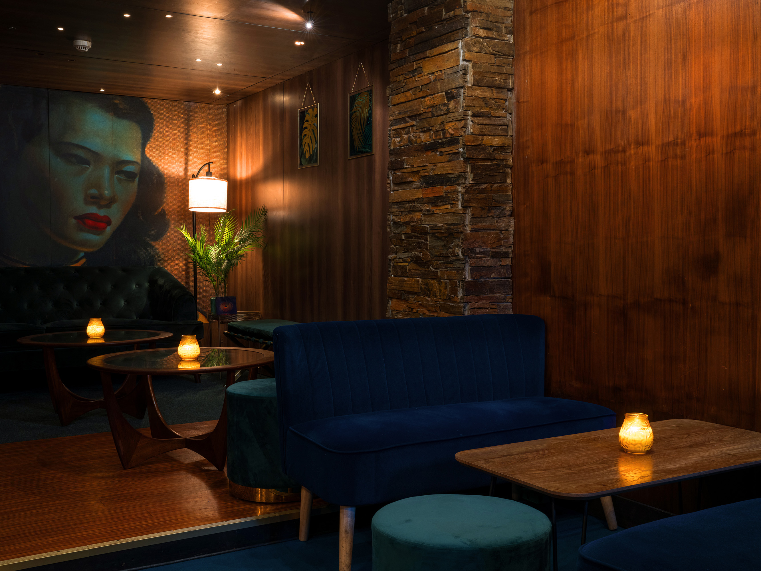 Stylish lounge at Trailer Happiness, ideal for networking events and small gatherings.