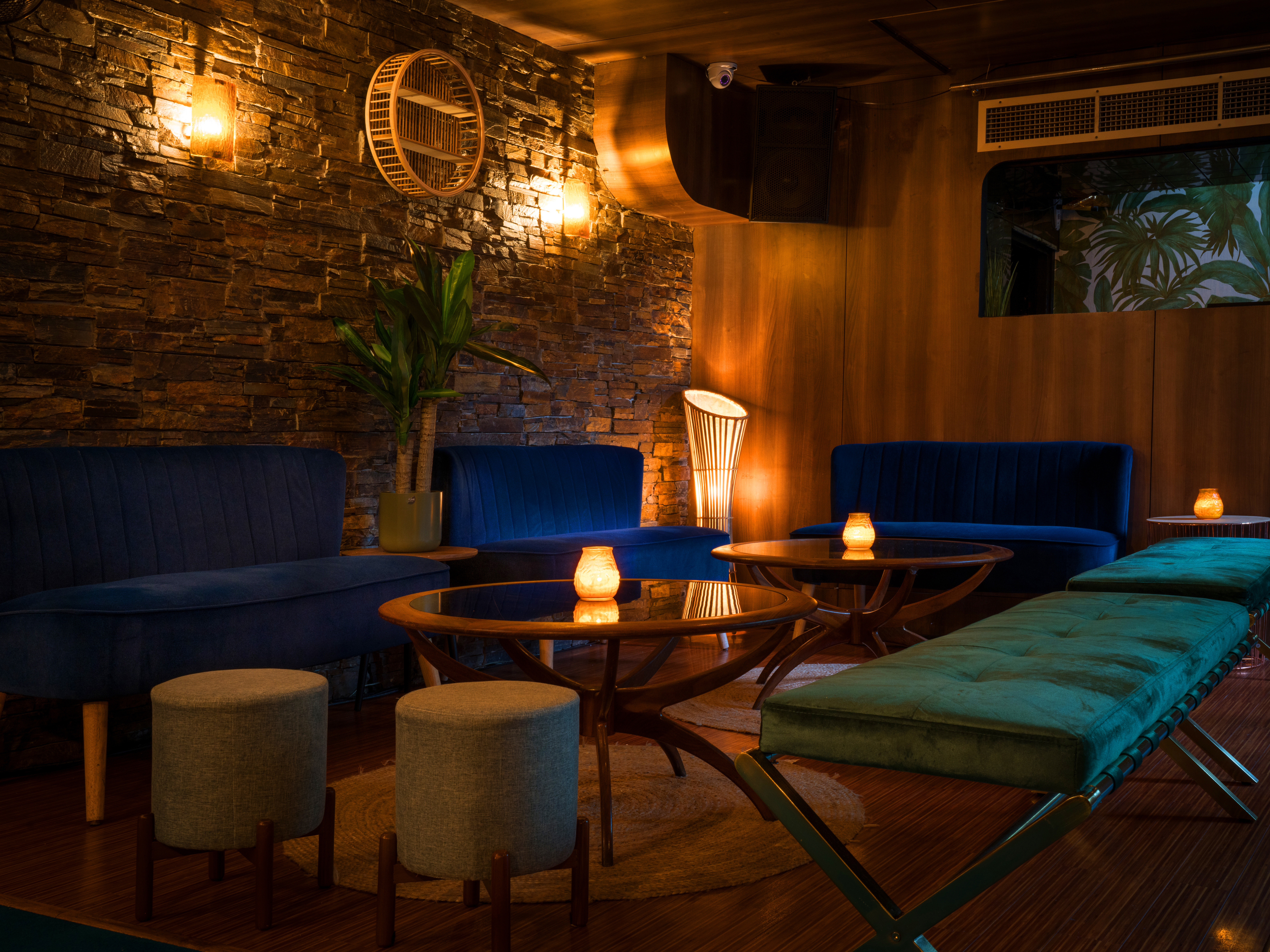 Stylish lounge at Trailer Happiness, ideal for intimate gatherings and networking events.