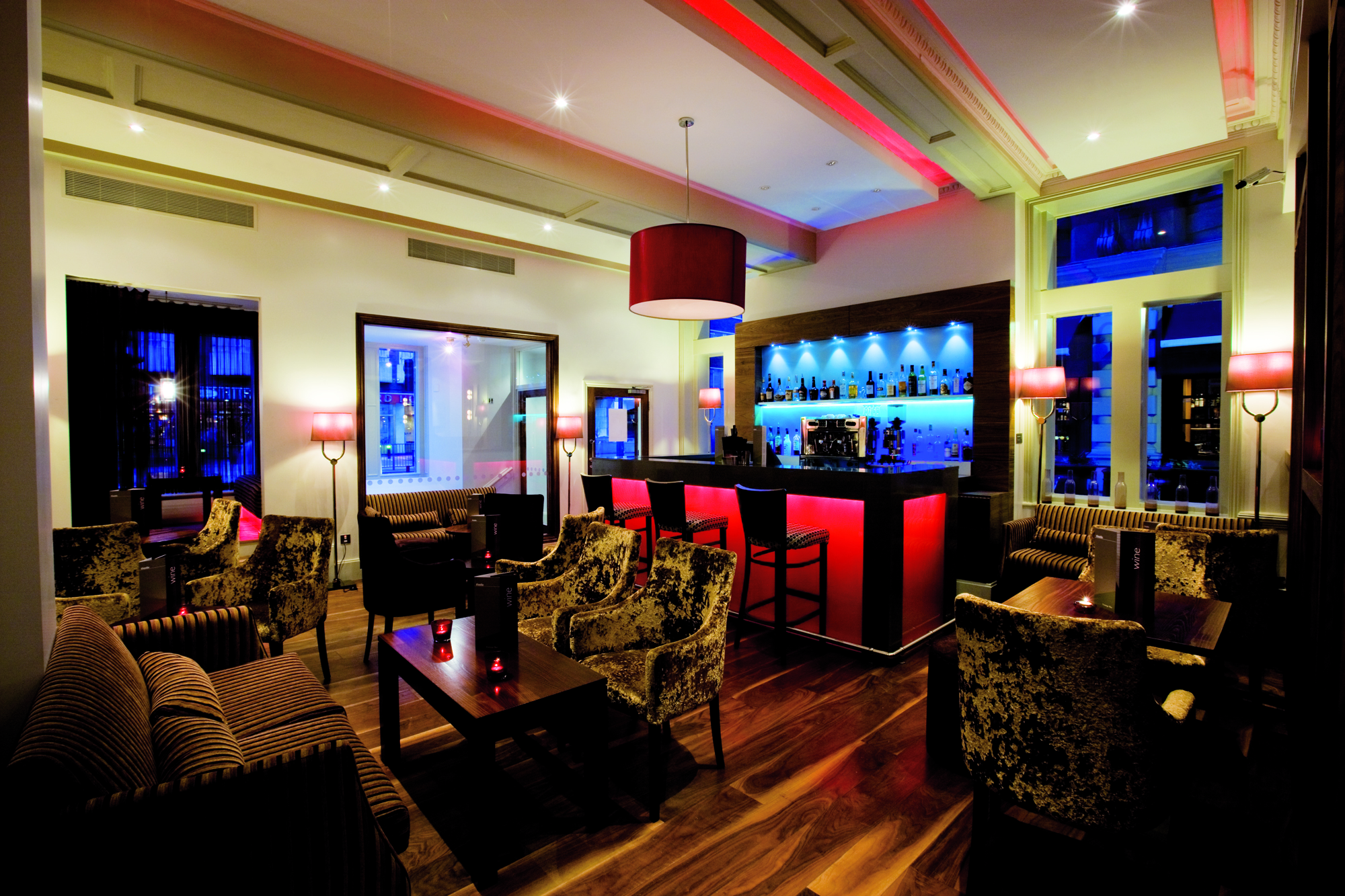 Stylish lounge in Thistle Bloomsbury Park, ideal for networking and cocktail receptions.