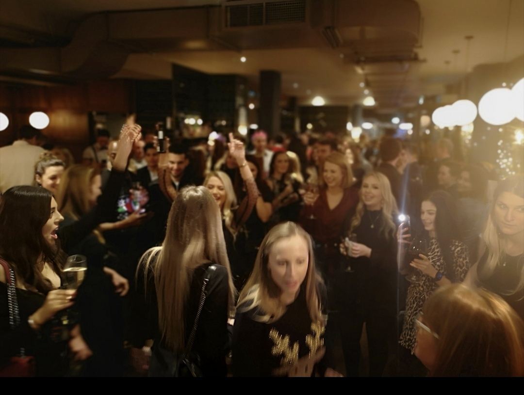 The Main Bar - pitxvxswvwp.jpg