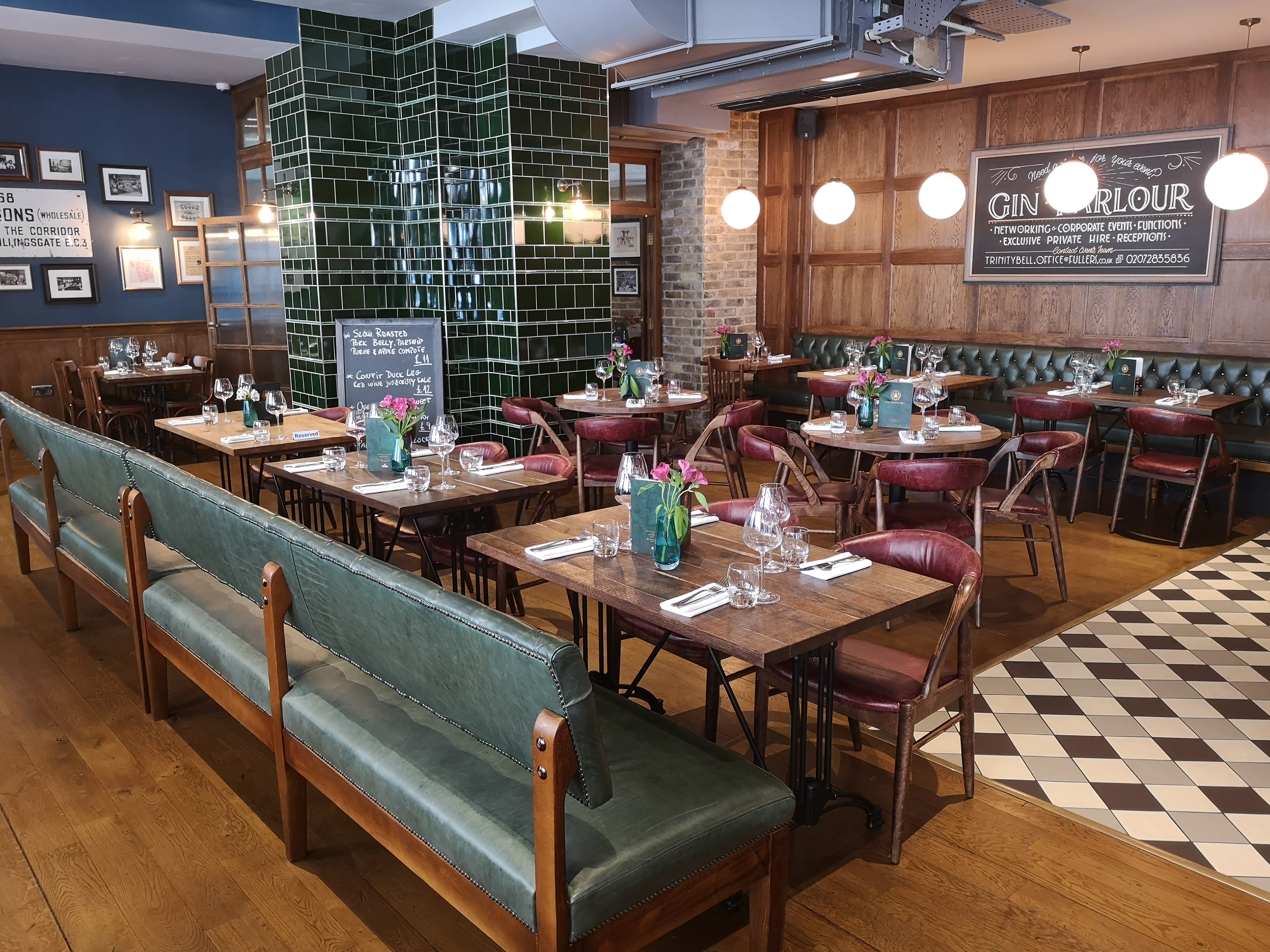 The Main Bar - r0snn0peglz.jpg