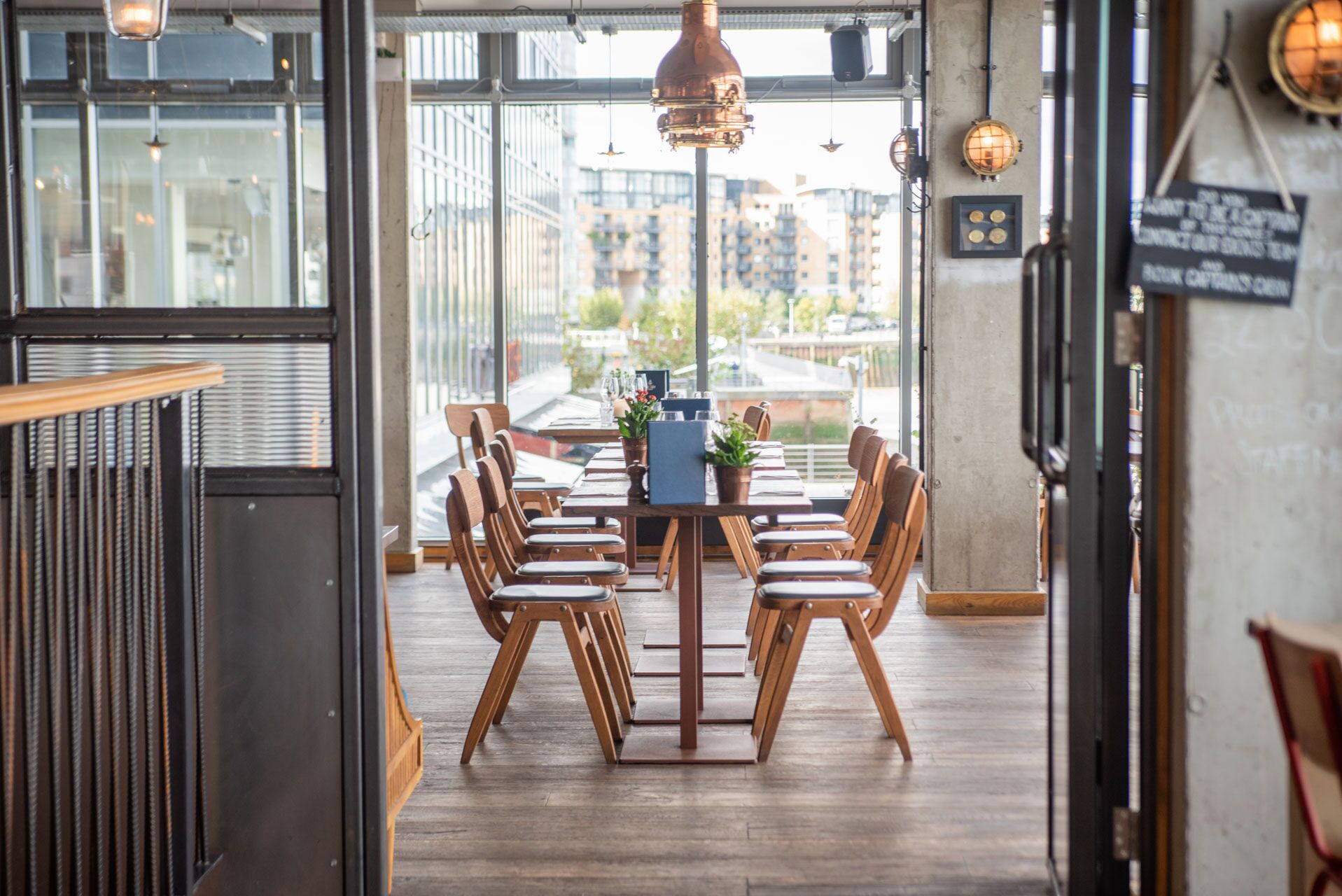 The Captain's Cabin - 2xmbhebfdgl.JPG