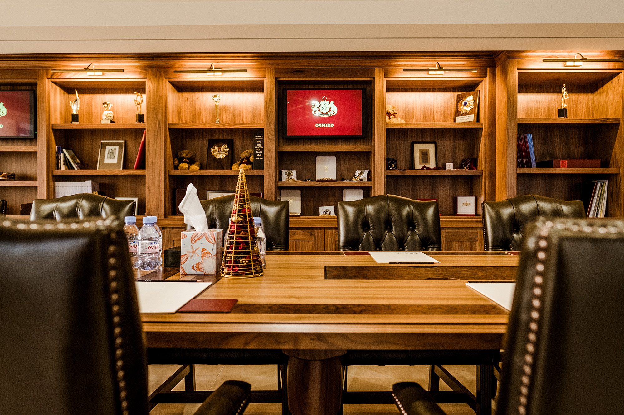 Elegant conference room with wooden table, ideal for meetings in Central Oxford.