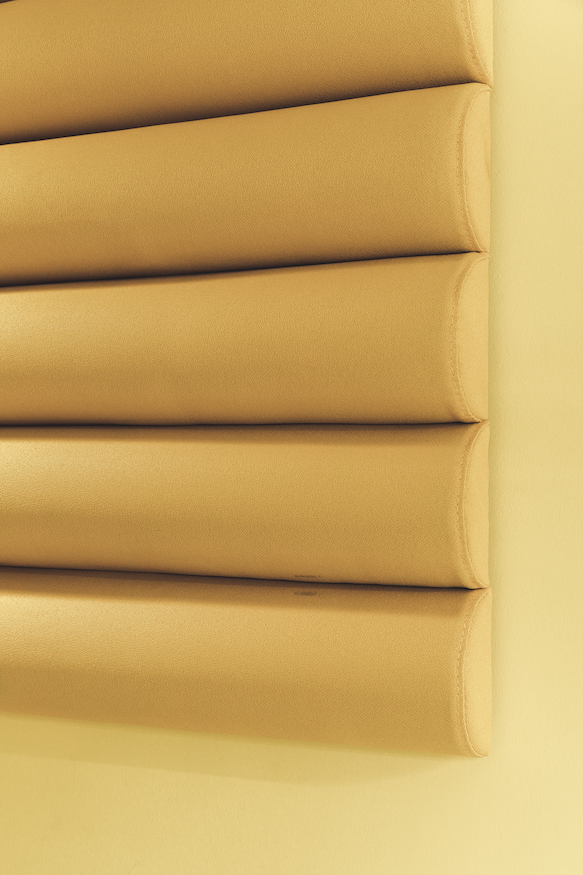 Podcast studio with golden blinds, ideal for cozy professional events and meetings.