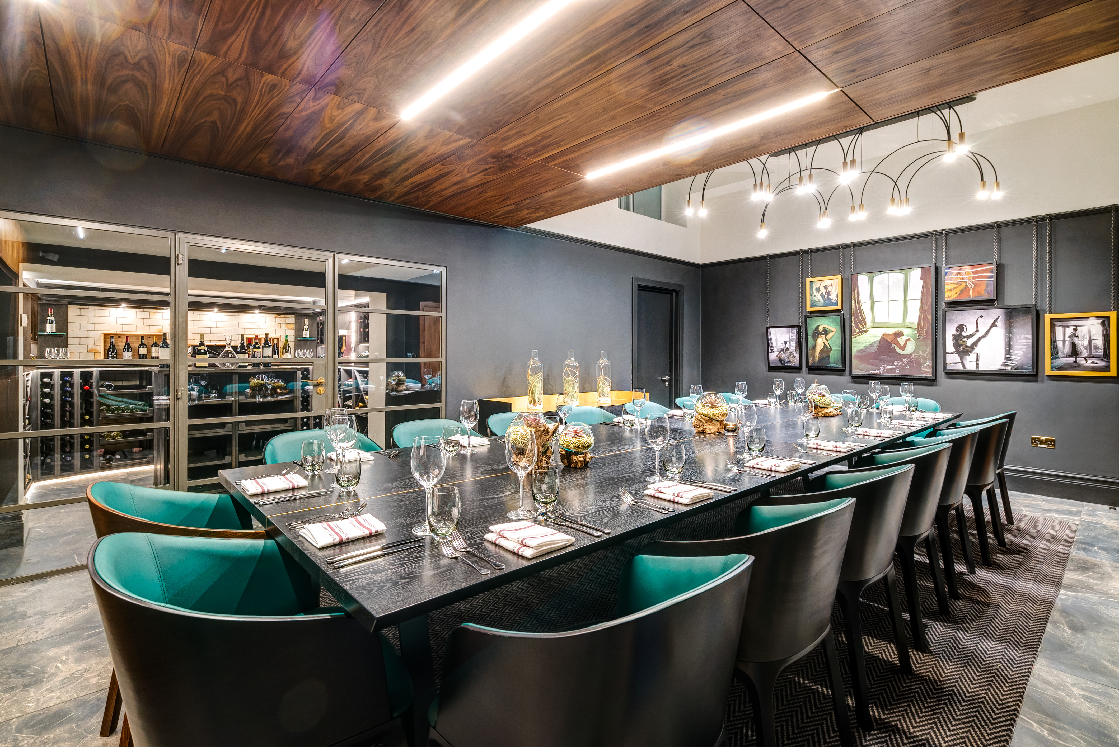 Modern meeting room at Apex Temple Court Hotel, ideal for corporate events and gatherings.